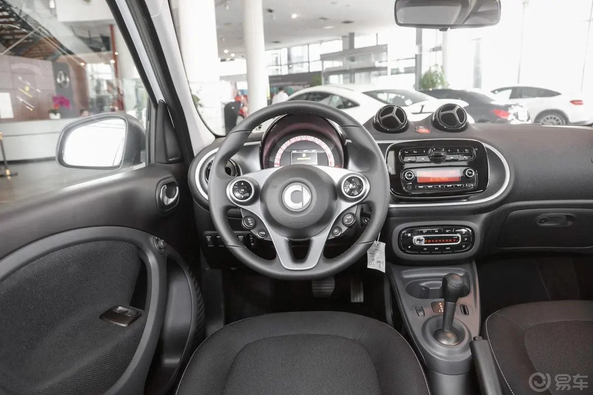 smart forfour1.0L 52千瓦激情版驾驶位区域