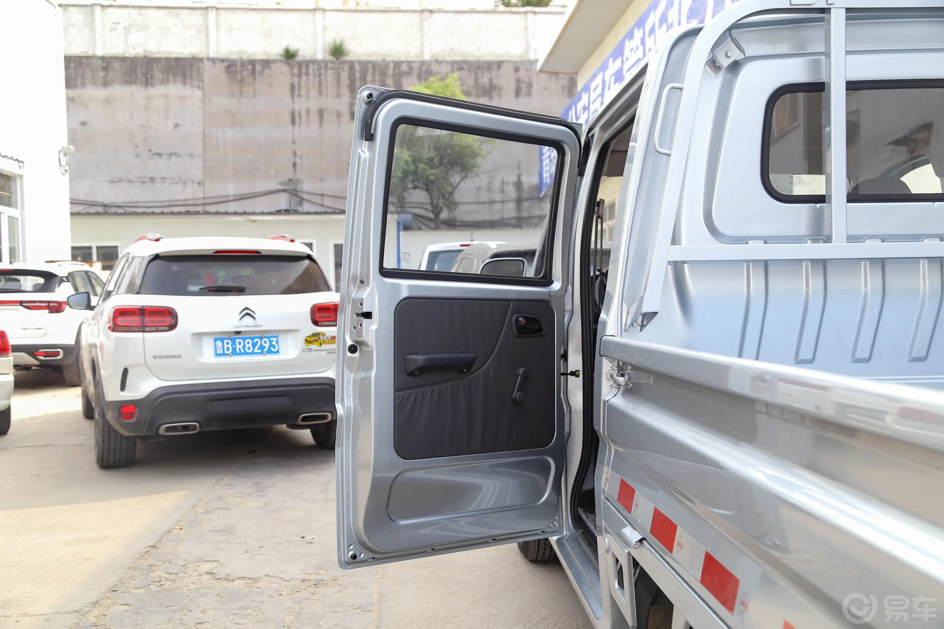 长安星卡1.5L 双排 货车标准版驾驶员侧后车门