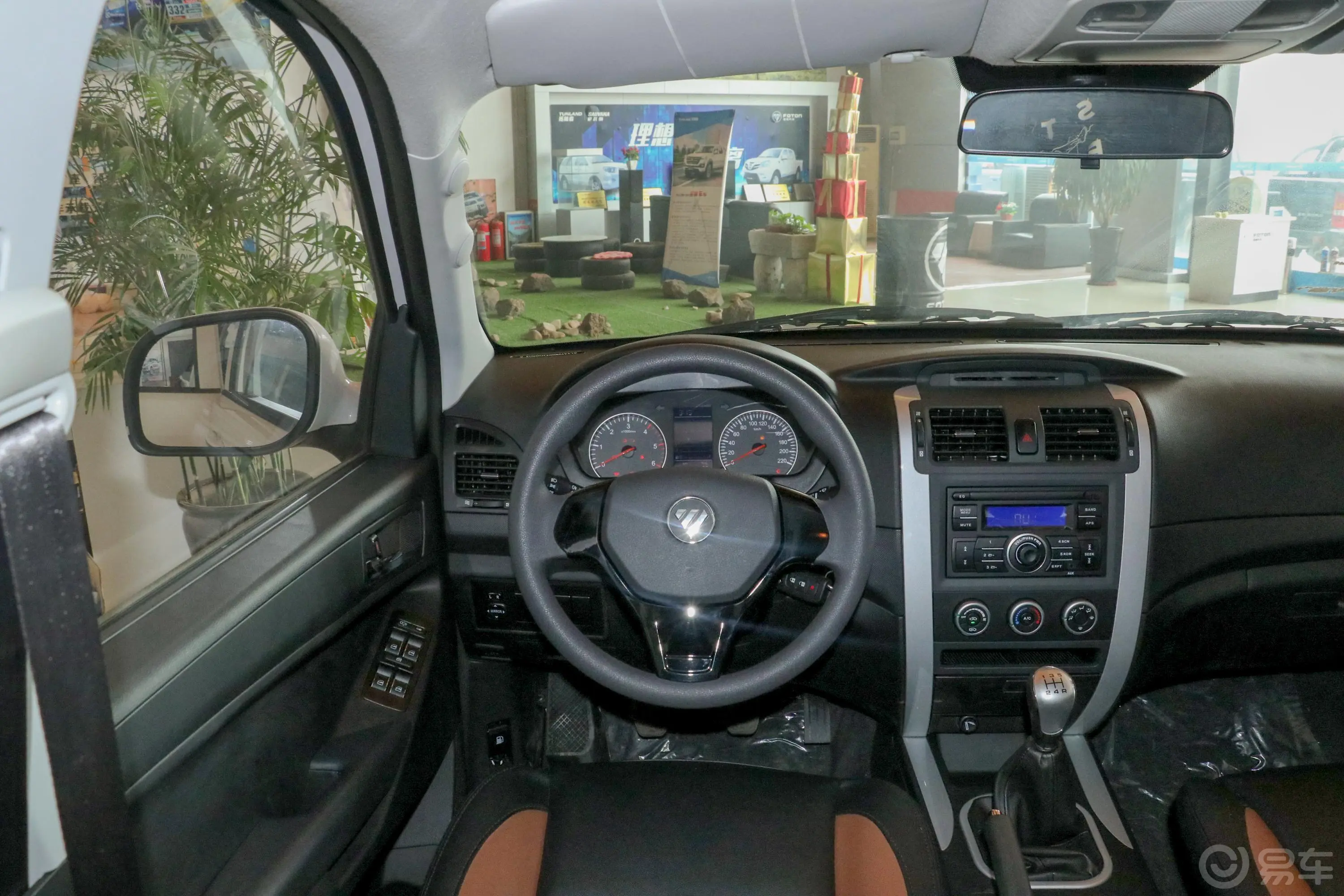 拓陆者E370周年 2.8T 手动 两驱 标箱高底盘 舒适版 柴油驾驶位区域