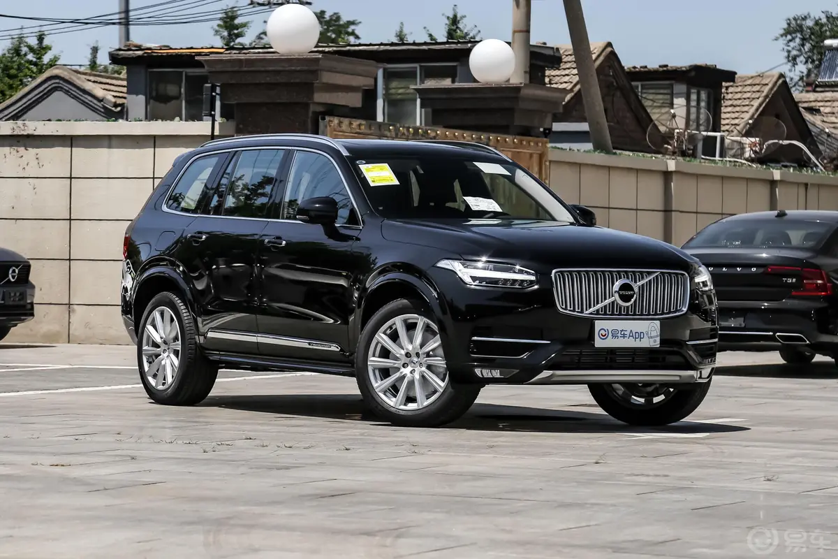 沃尔沃XC90T5 智逸版 5座 国Ⅵ侧前45度车头向右水平