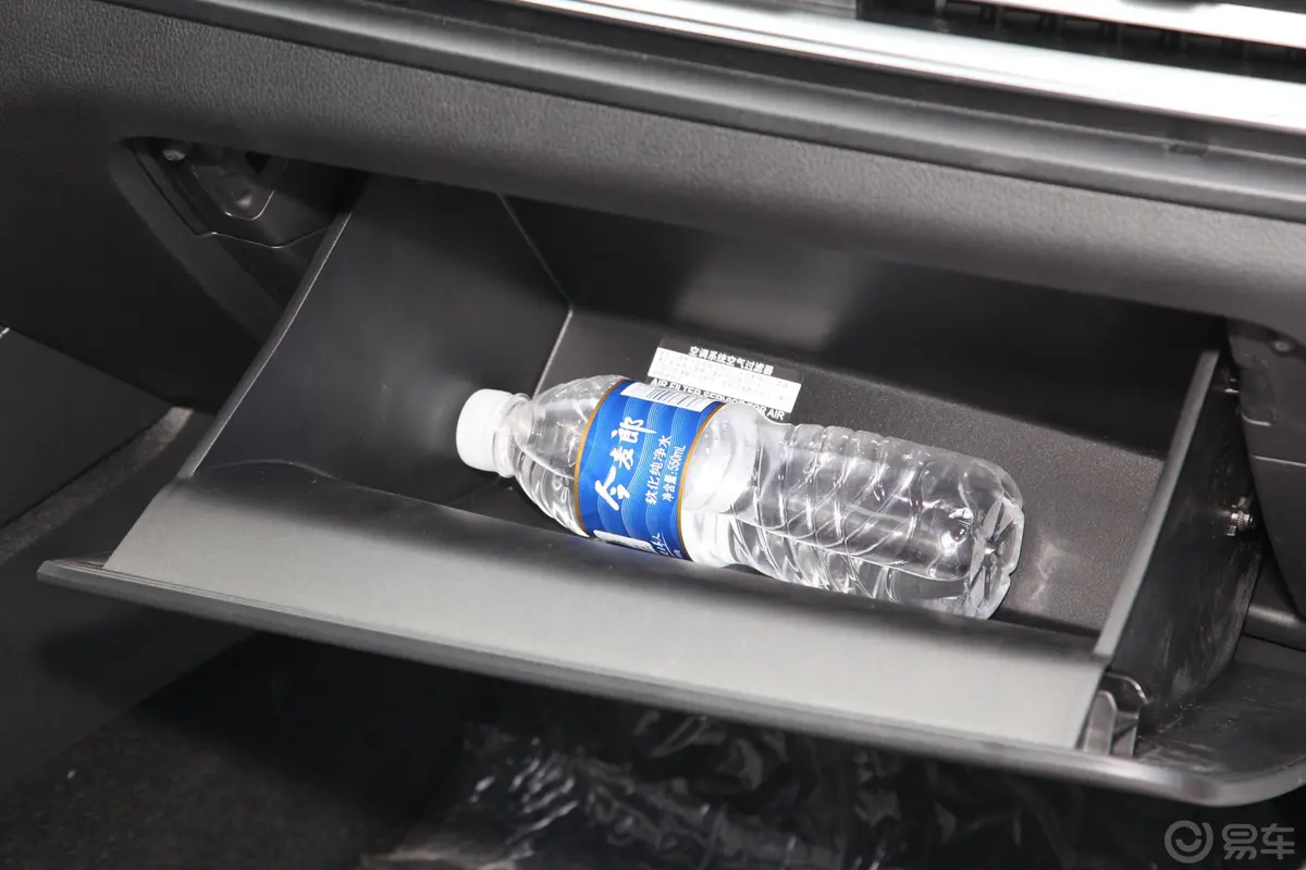 秦Pro新能源EV 超能版 高功率版 智联领享型手套箱空间水瓶横置