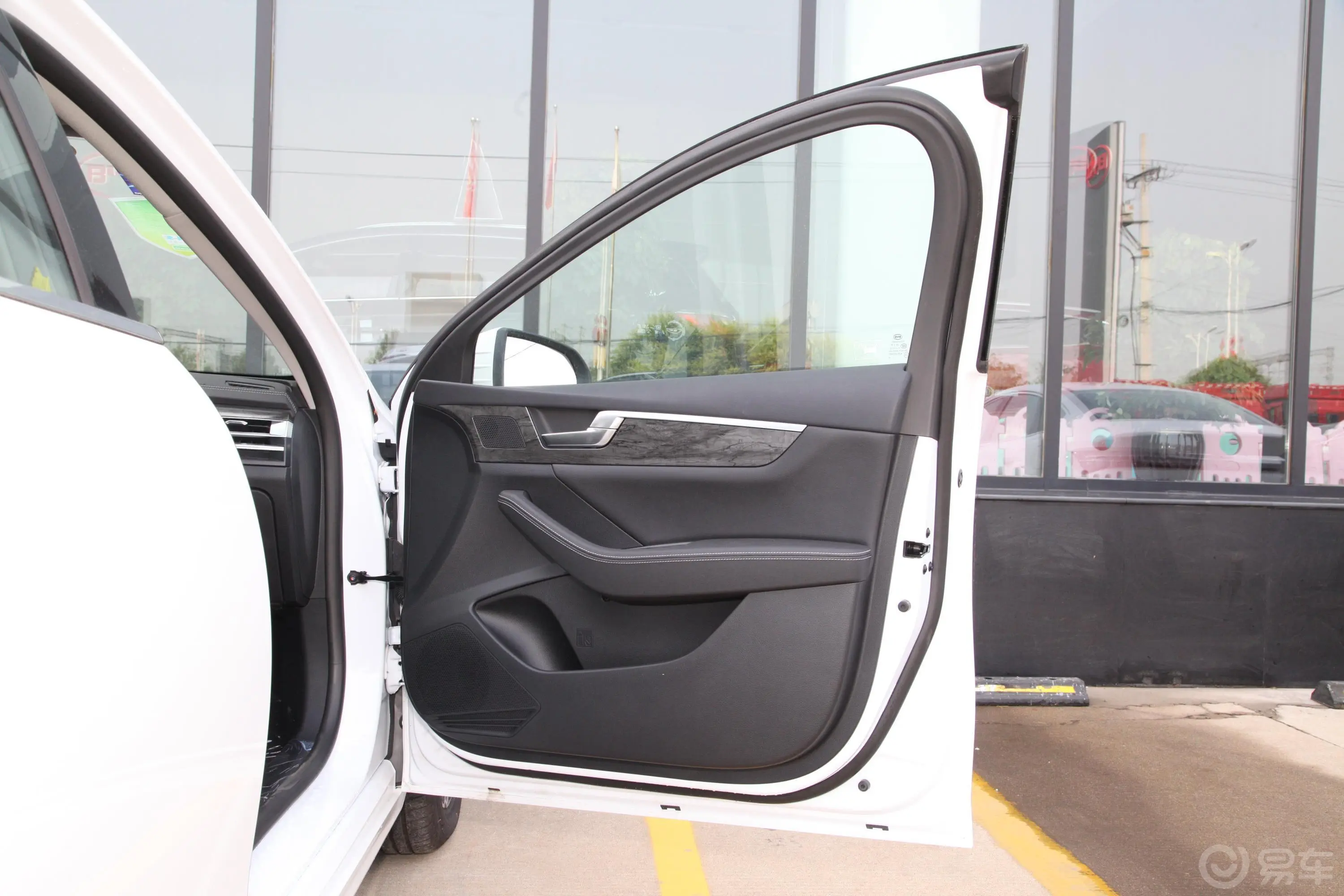 秦Pro新能源EV 超能版 高功率高续航版 智联领越型副驾驶员车门