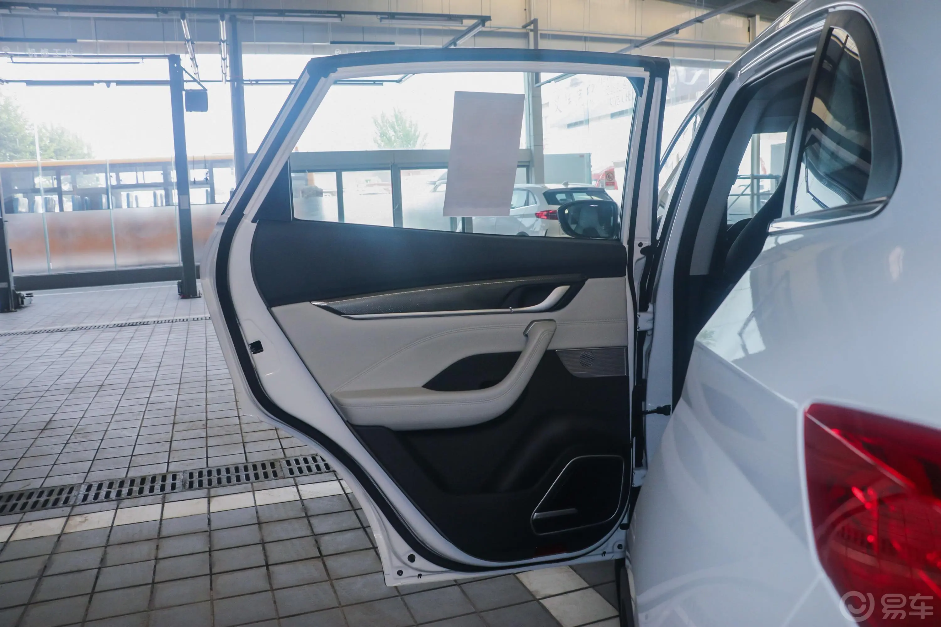 威马EX5EX5  智行2.0 Lite探索版400驾驶员侧后车门