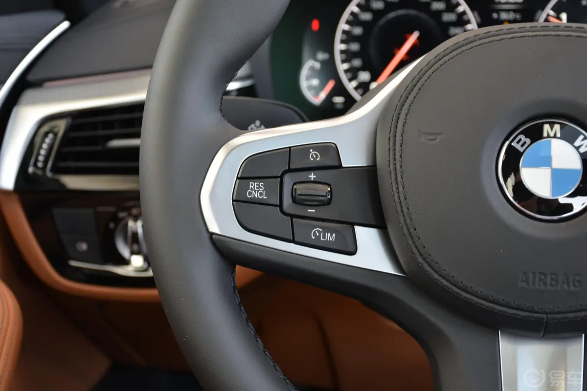 宝马5系(进口)改款 525i M运动套装左侧方向盘功能按键