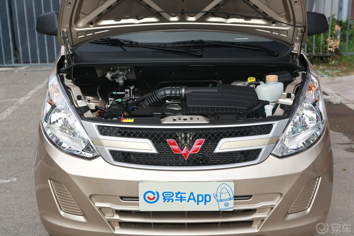 五菱荣光V1.5L 手动 实用型 国V发动机舱整体