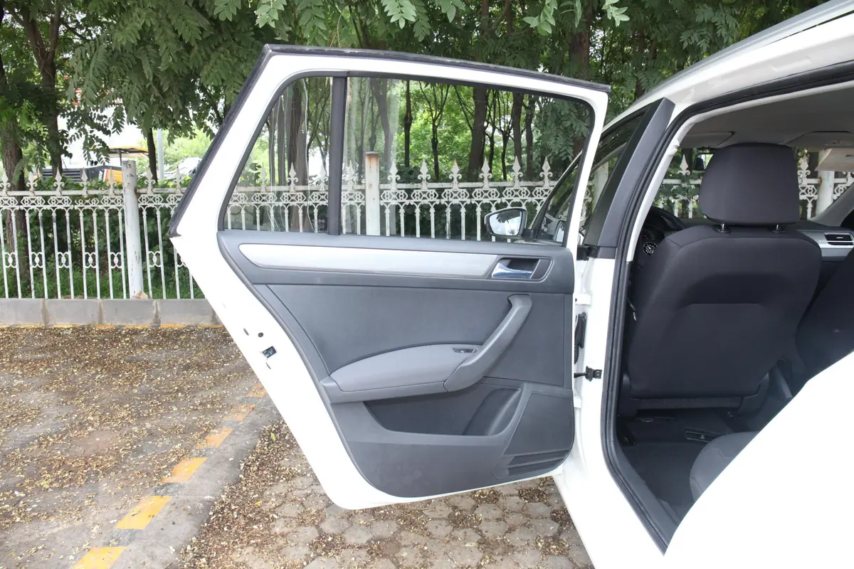 桑塔纳浩纳 1.5L 自动 风尚版 国VI驾驶员侧后车门