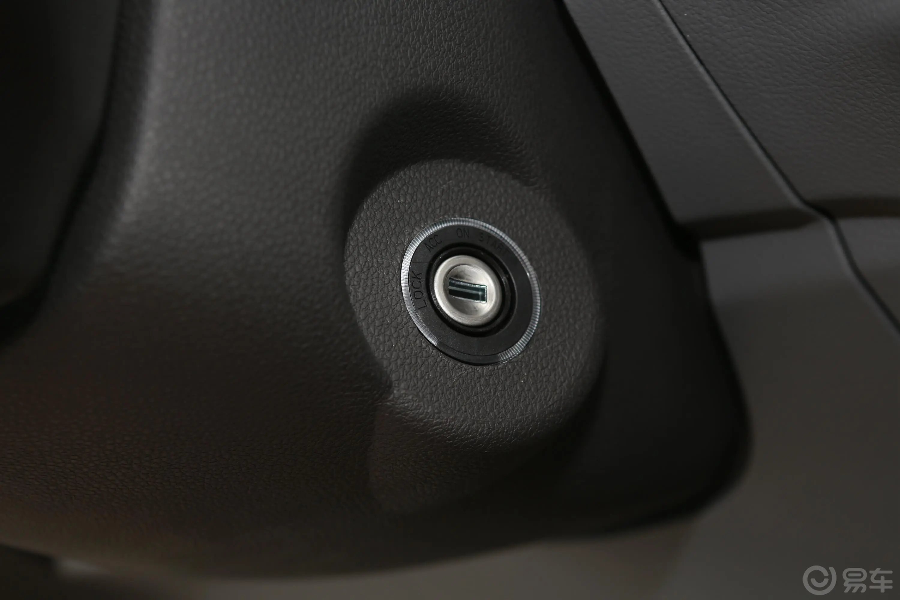 图雅诺E 2.5T 手动 短轴钥匙孔或一键启动按键