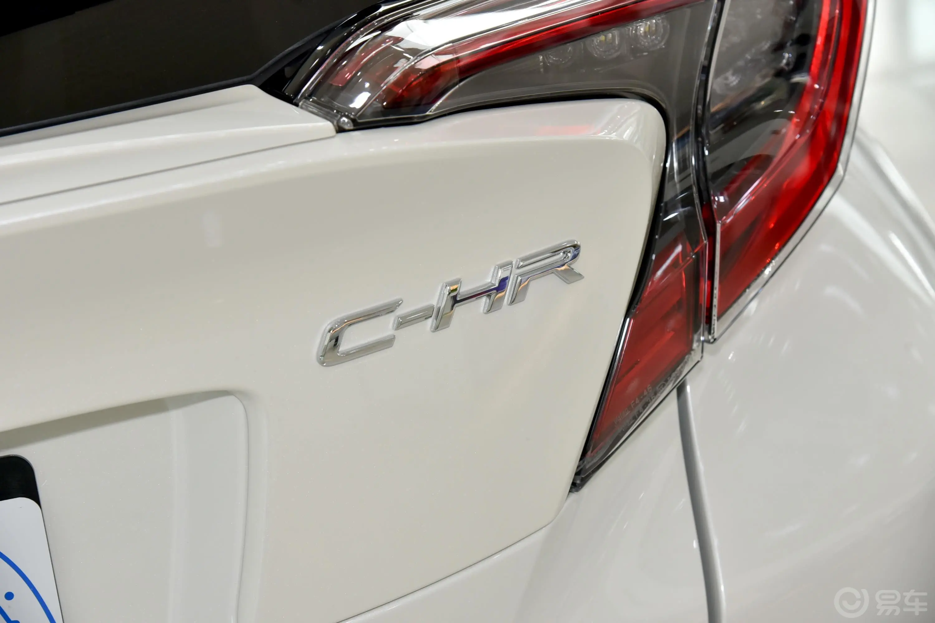 丰田C-HR2.0L CVT 豪华版 国VI外观
