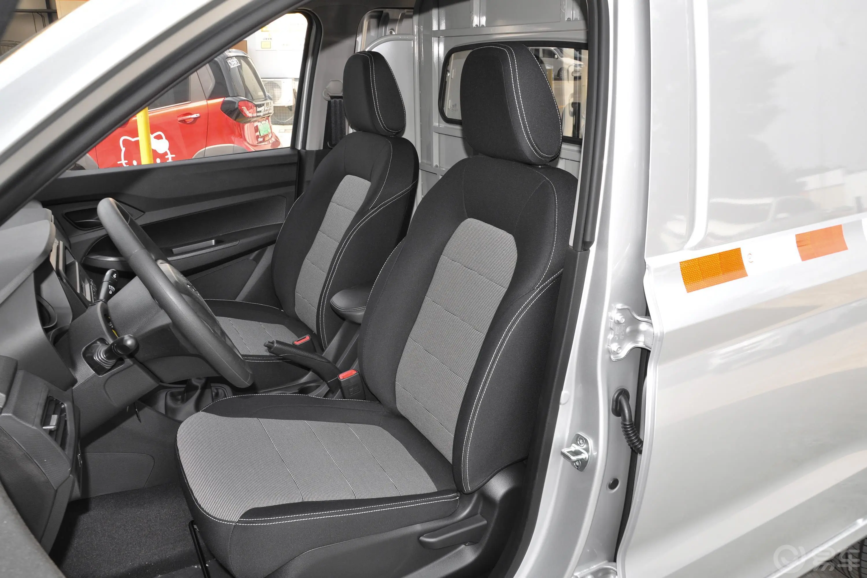 五菱宏光S1.5L 手动 基本型封窗车 国VI驾驶员座椅