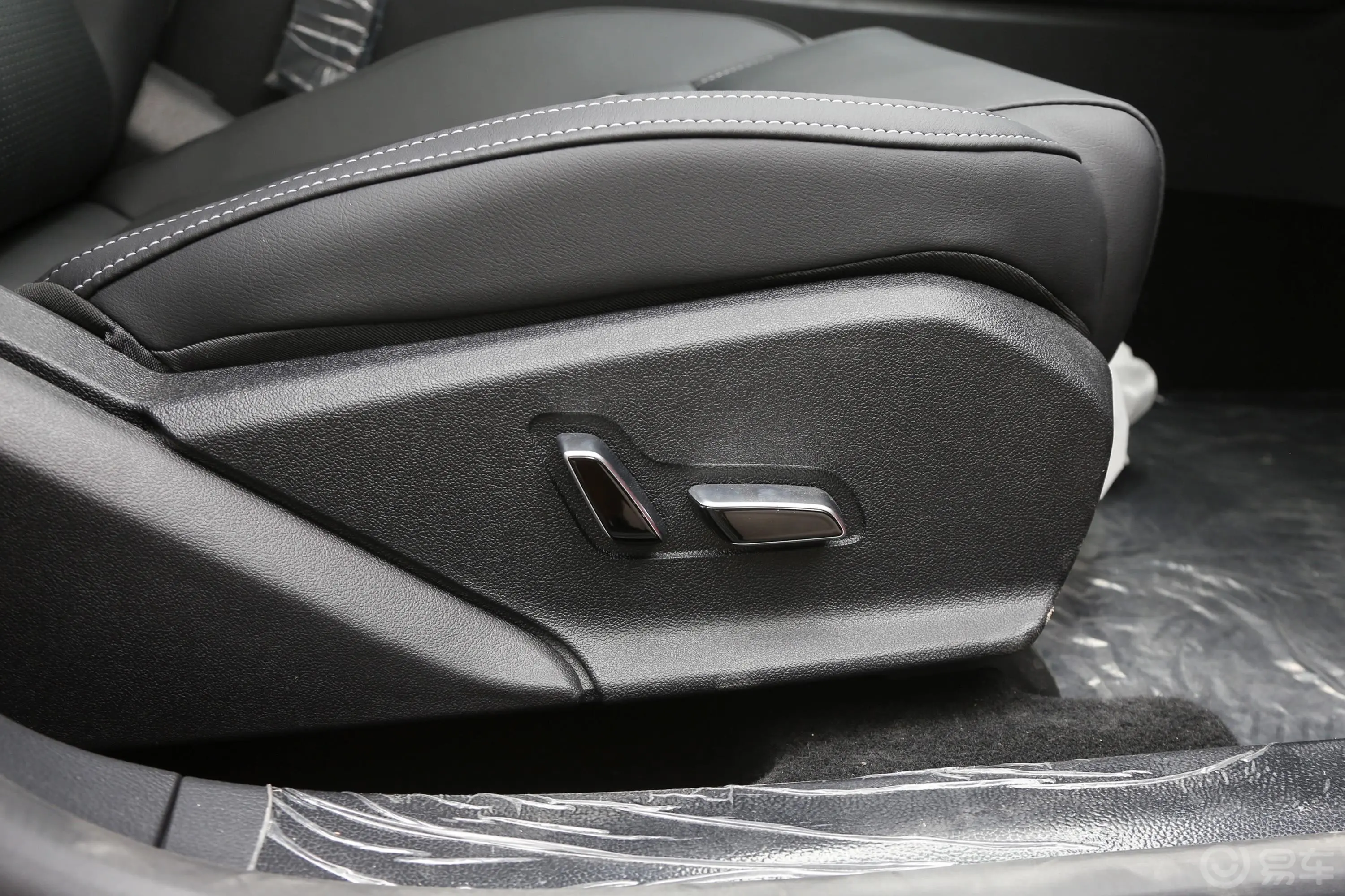 秦Pro新能源EV 超能版 高功率版 智联领耀型副驾座椅调节
