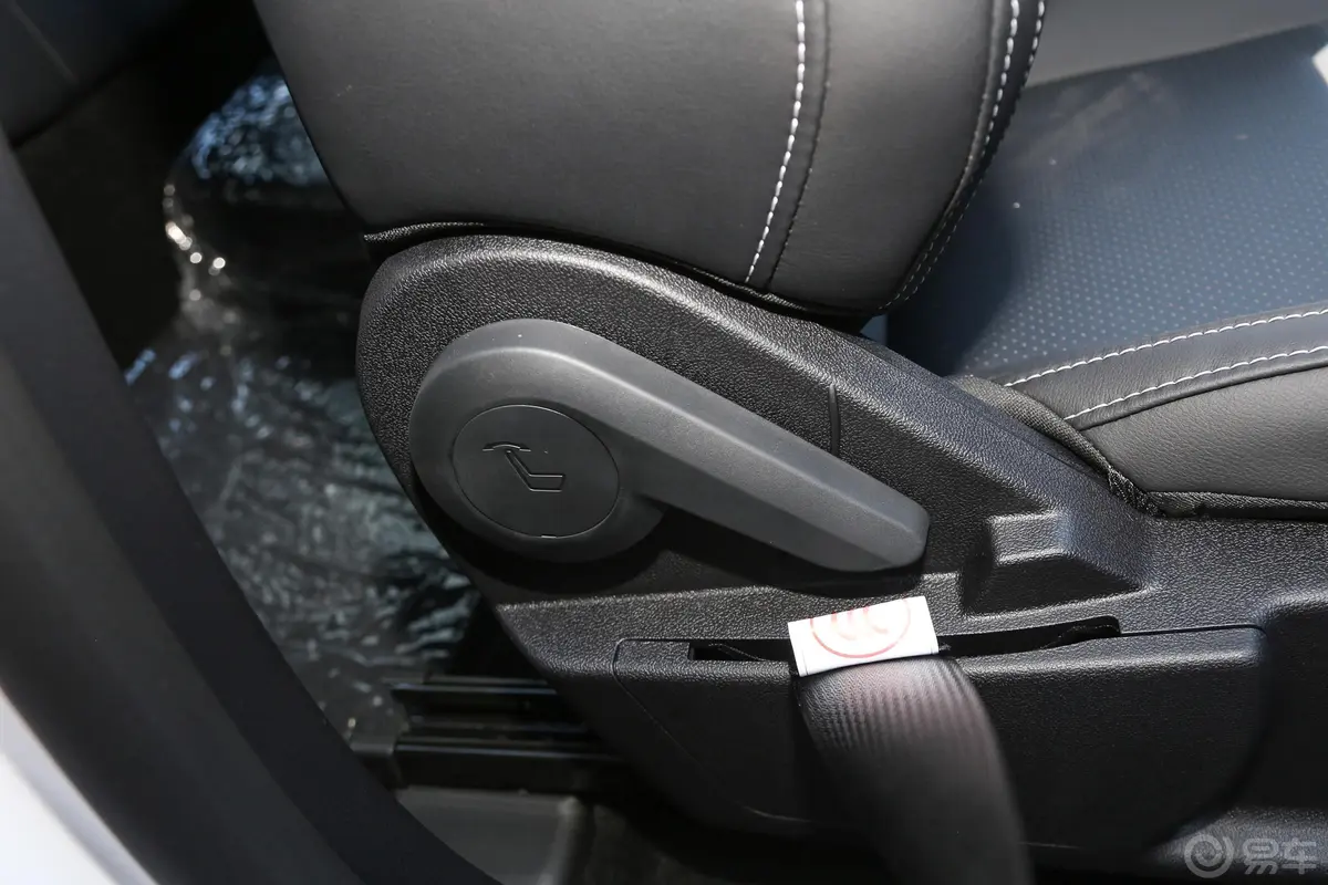 秦Pro新能源EV 超能版 标准版 智联领尚型副驾座椅调节