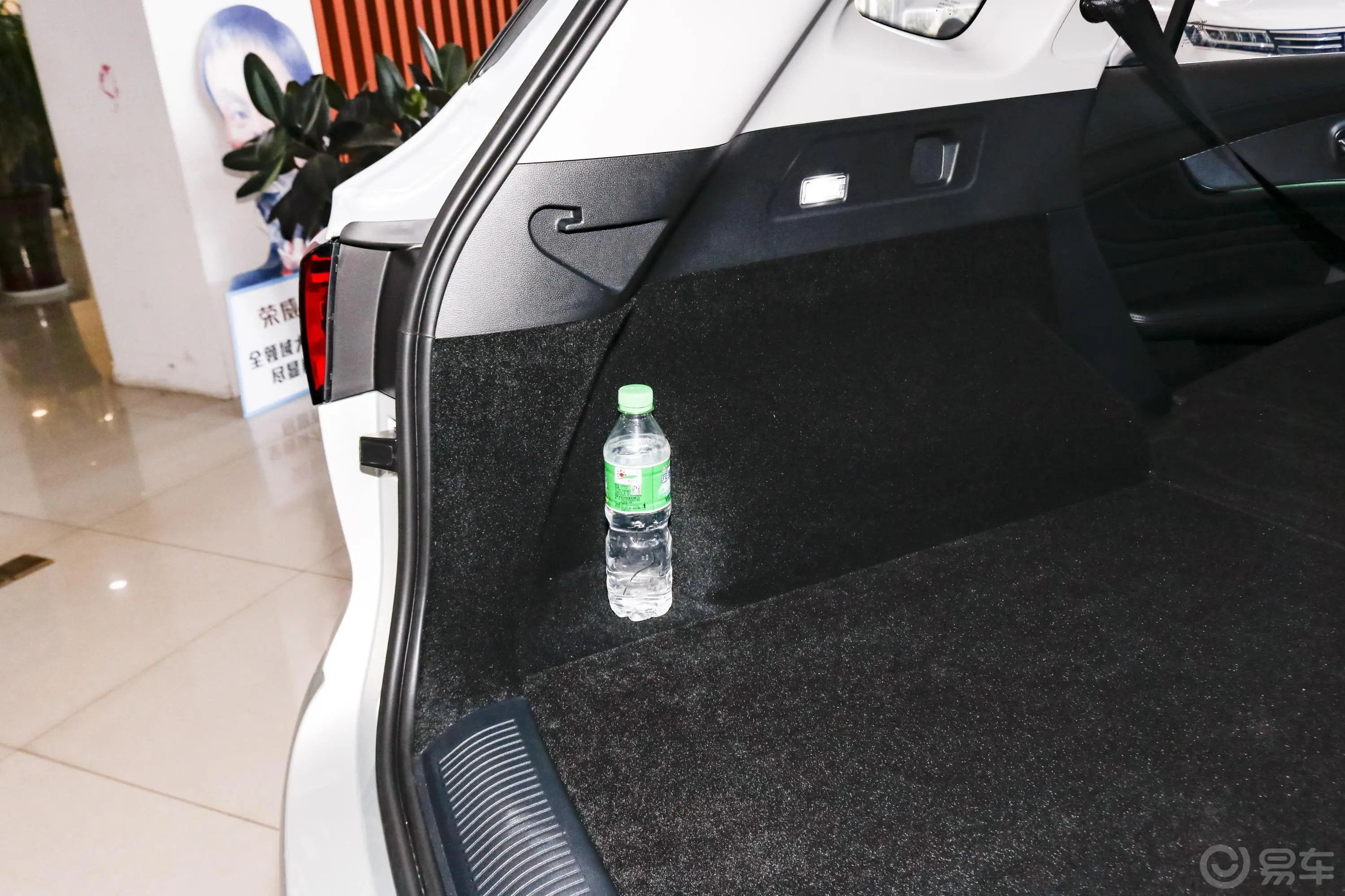 荣威RX5 MAX300TGI 手自一体 两驱 智能座舱旗舰版空间
