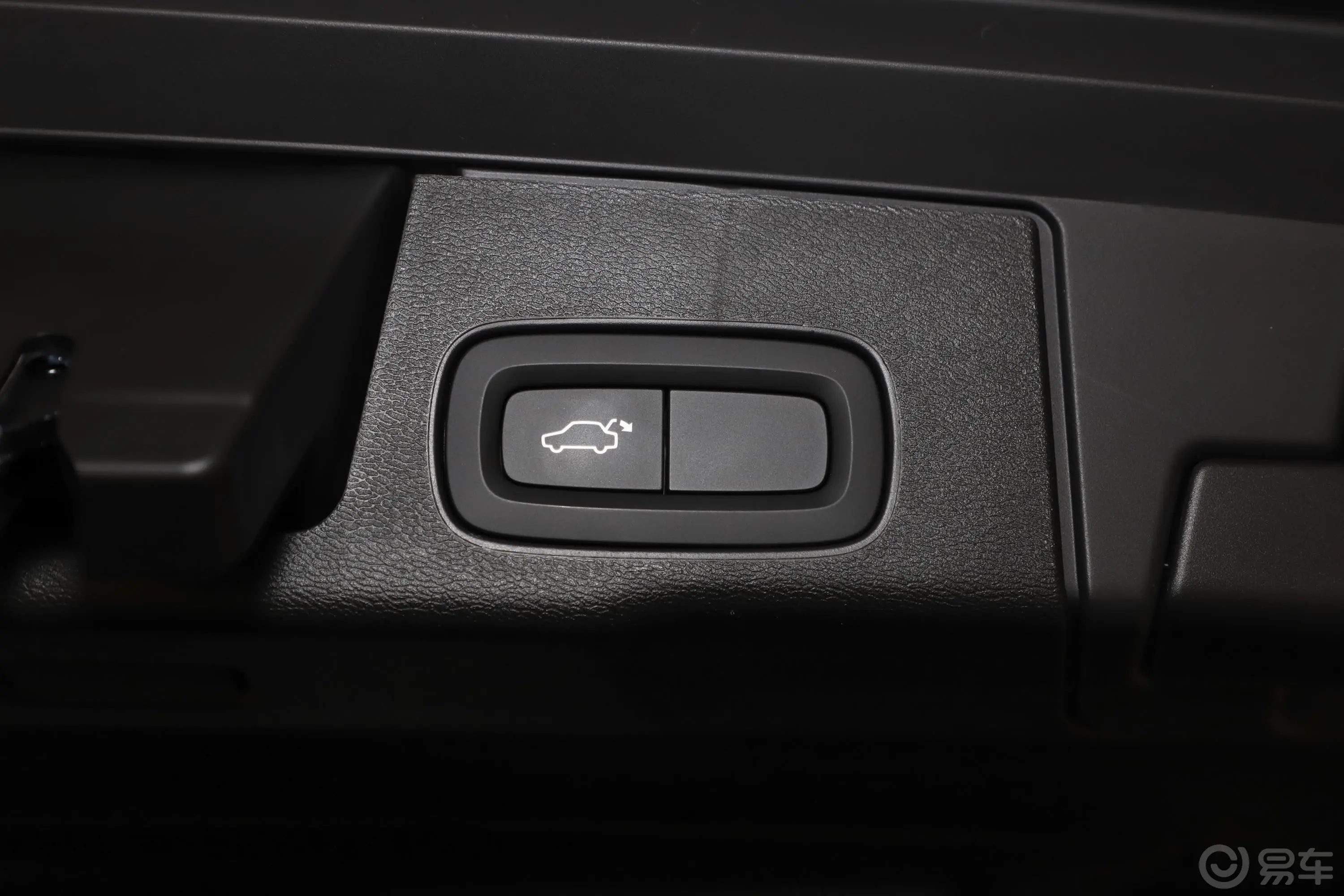 沃尔沃XC60T5 四驱 智远版 国Ⅵ电动尾门按键（手动扶手）