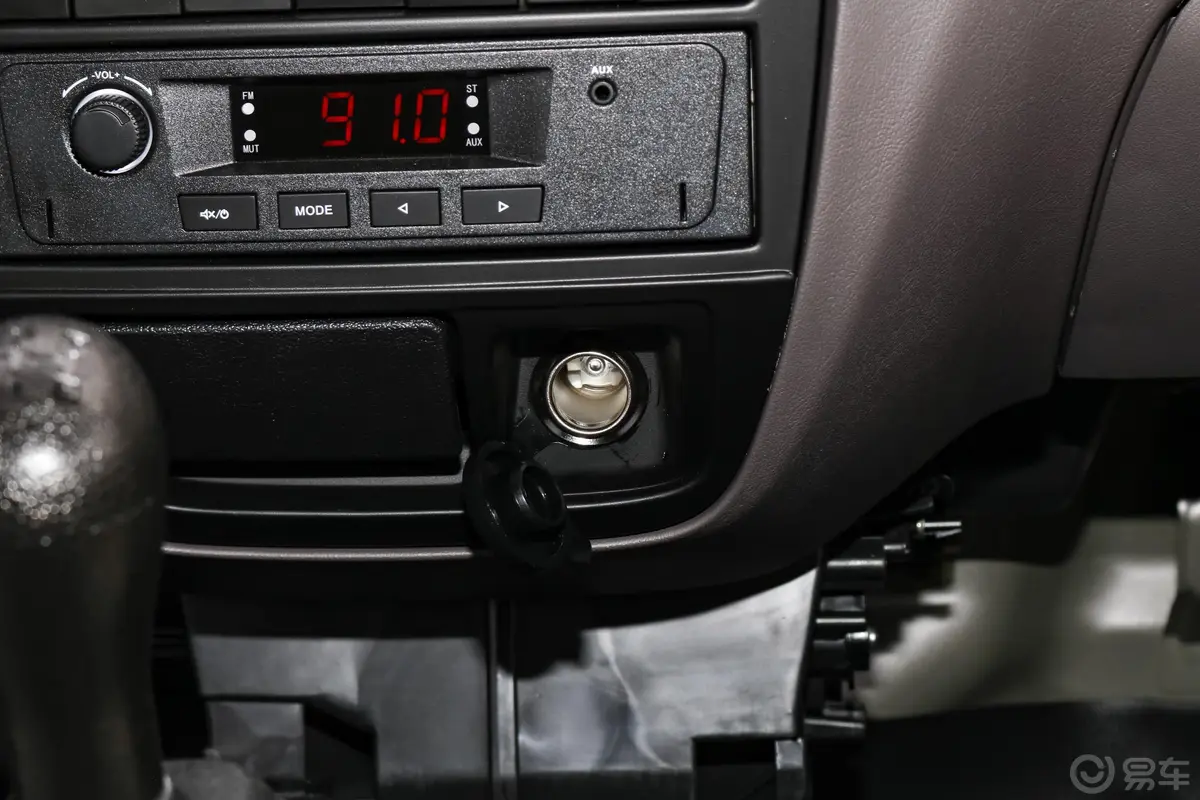 长安V31.2L 手动 汽油 DK12 5座 国V内饰