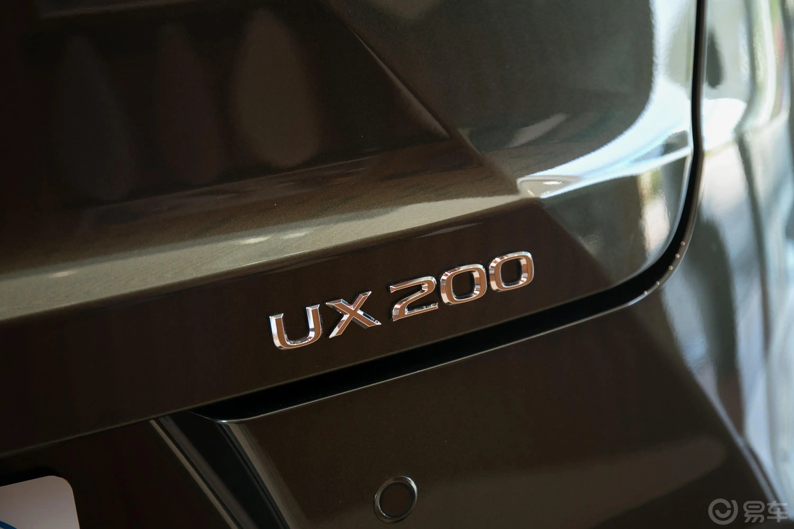 雷克萨斯UX200 F SPORT版 国V外观