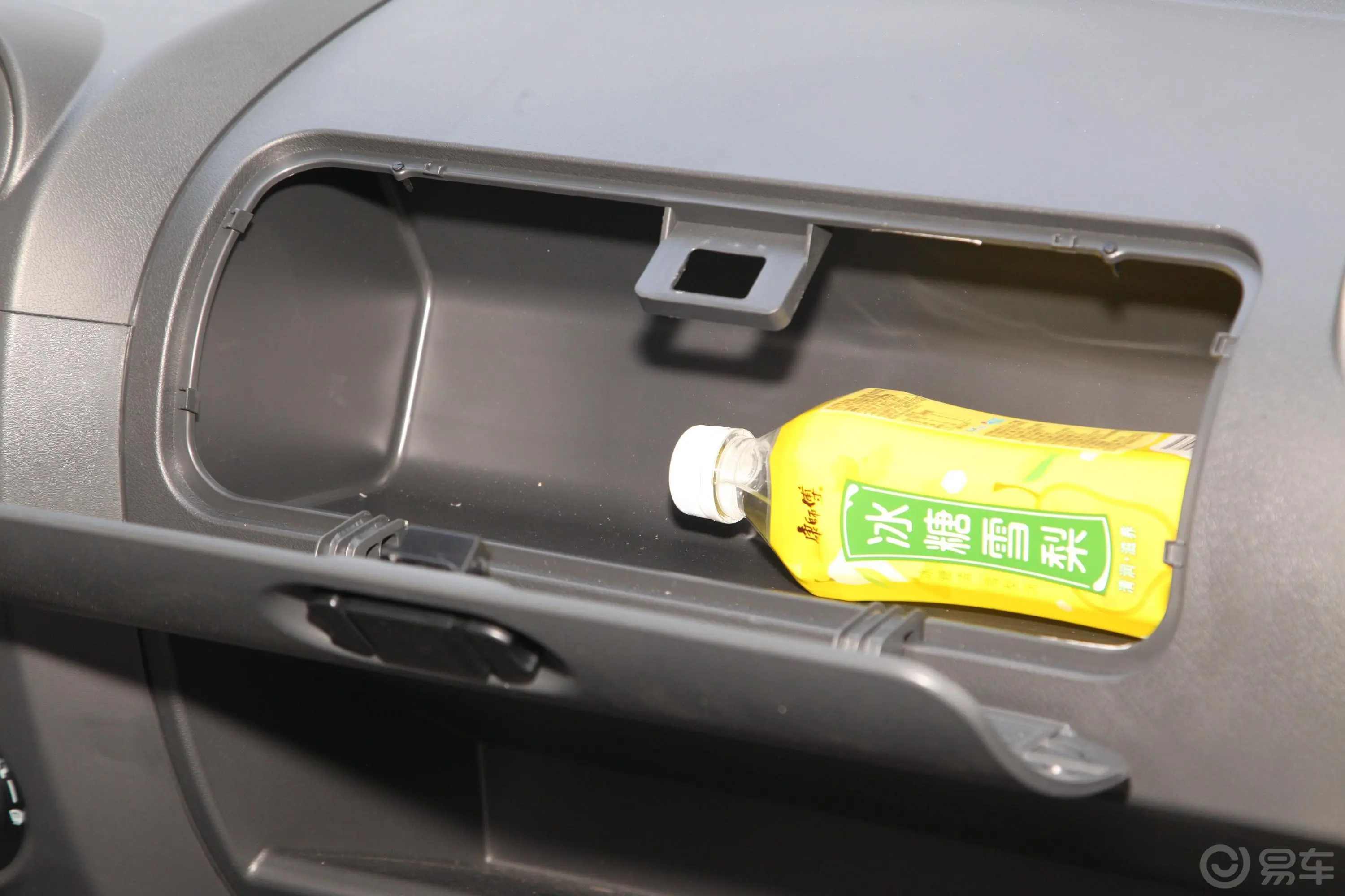 东风小康C321.5L 基本型DK15手套箱空间水瓶横置