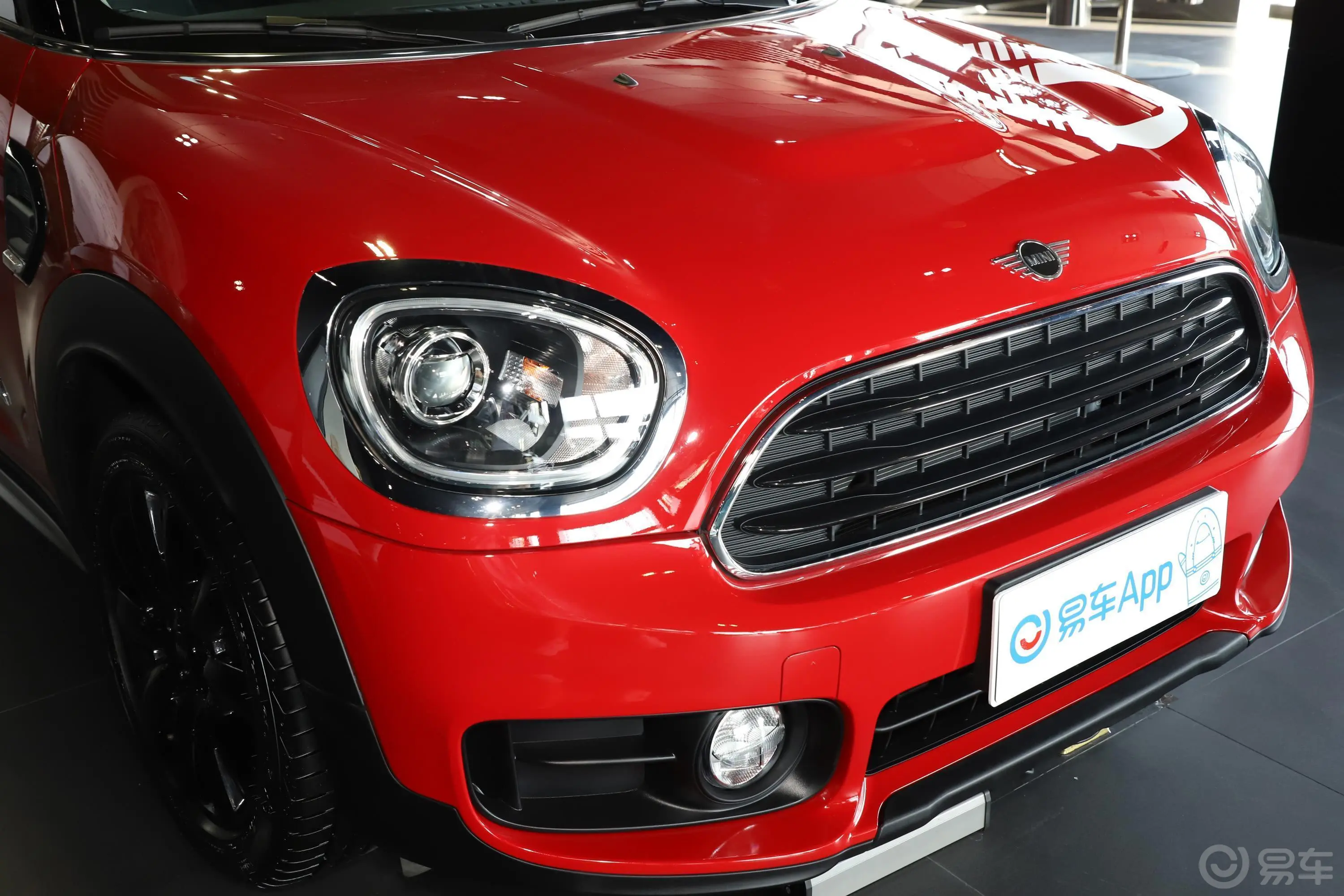 MINI COUNTRYMAN1.5T COOPER ALL4 艺术家前格栅侧俯拍