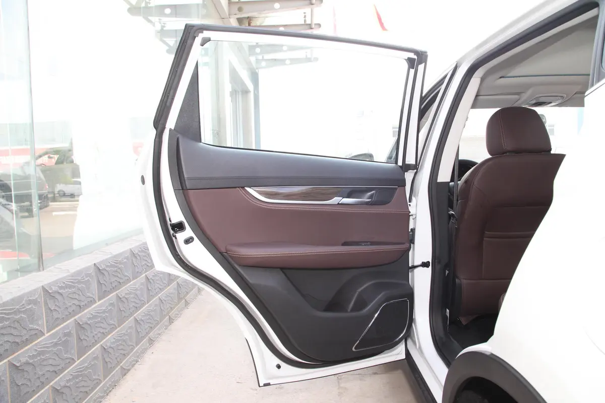 汉腾X51.5T 手动 智享型 5座 国VI驾驶员侧后车门