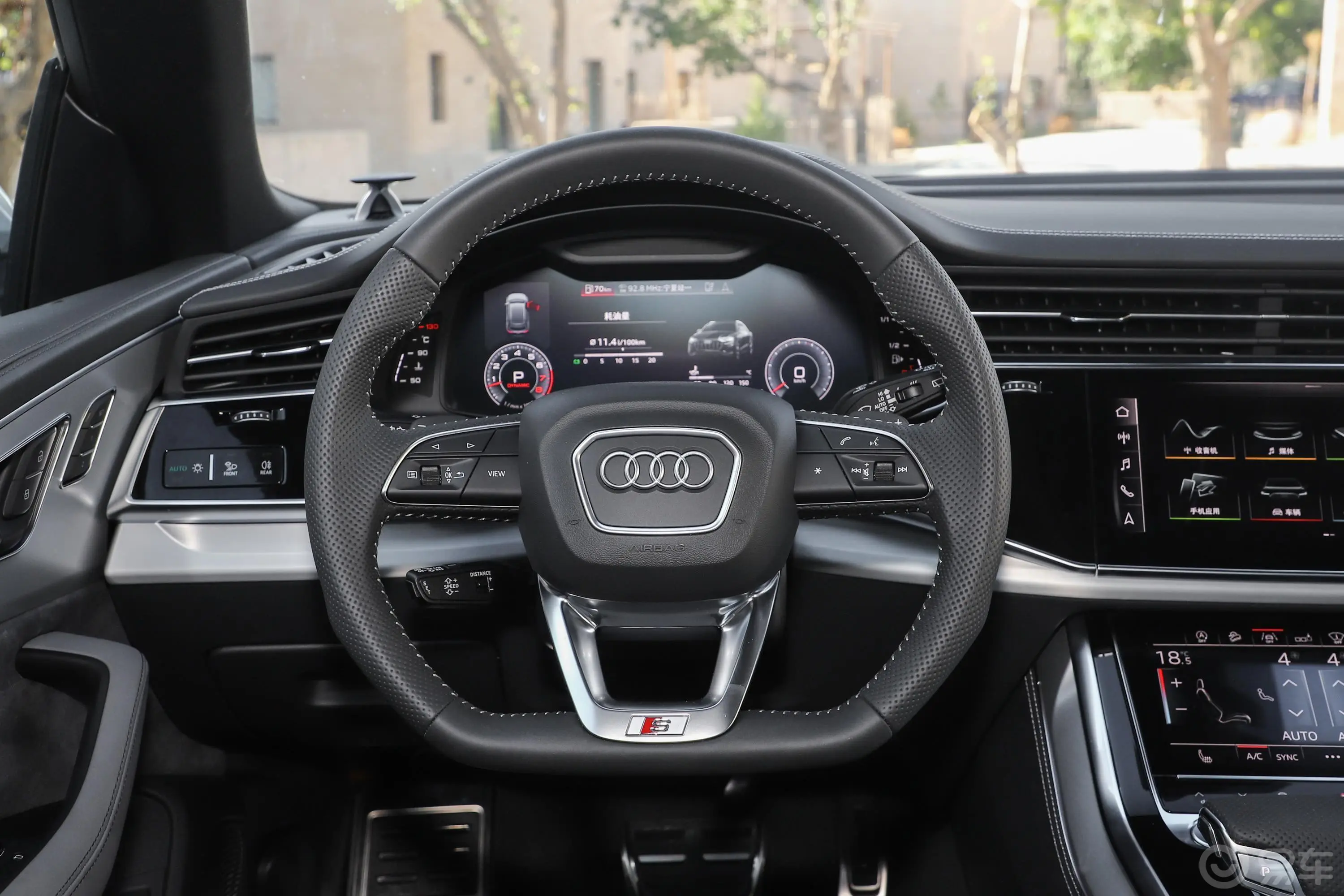 奥迪Q855 TFSI quattro 臻选动感型方向盘