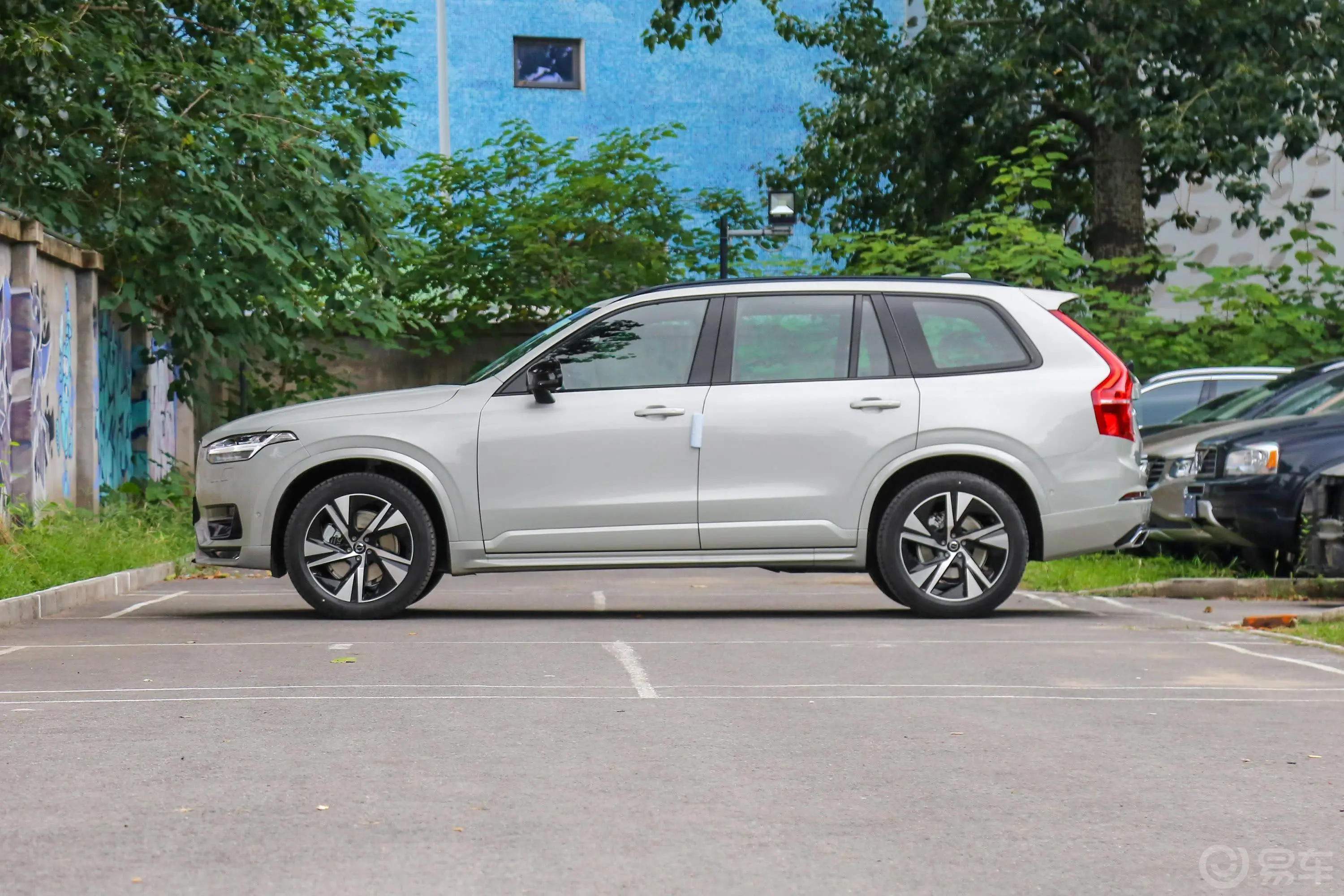 沃尔沃XC90T6 智雅运动版 7座正侧车头向左水平