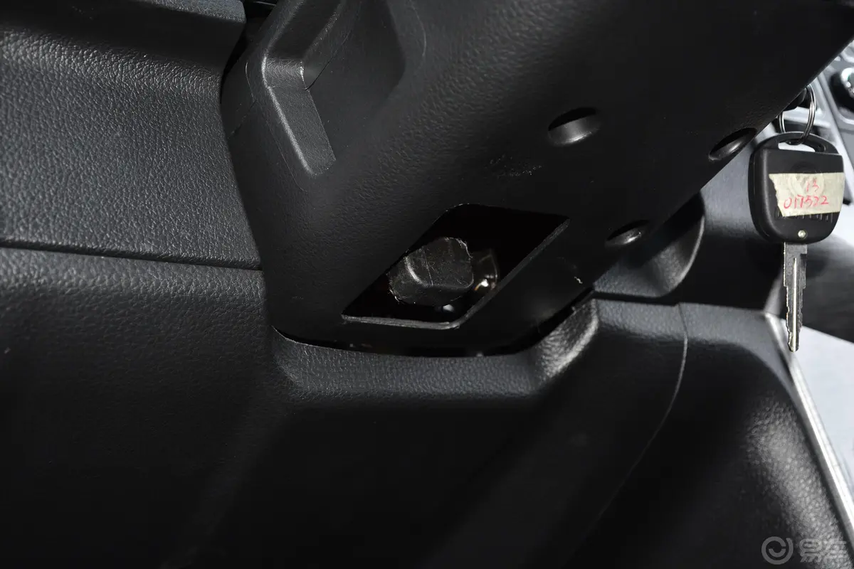 萨普征服者 标箱 2.4L 手动 两驱 舒适版 汽油方向盘调节