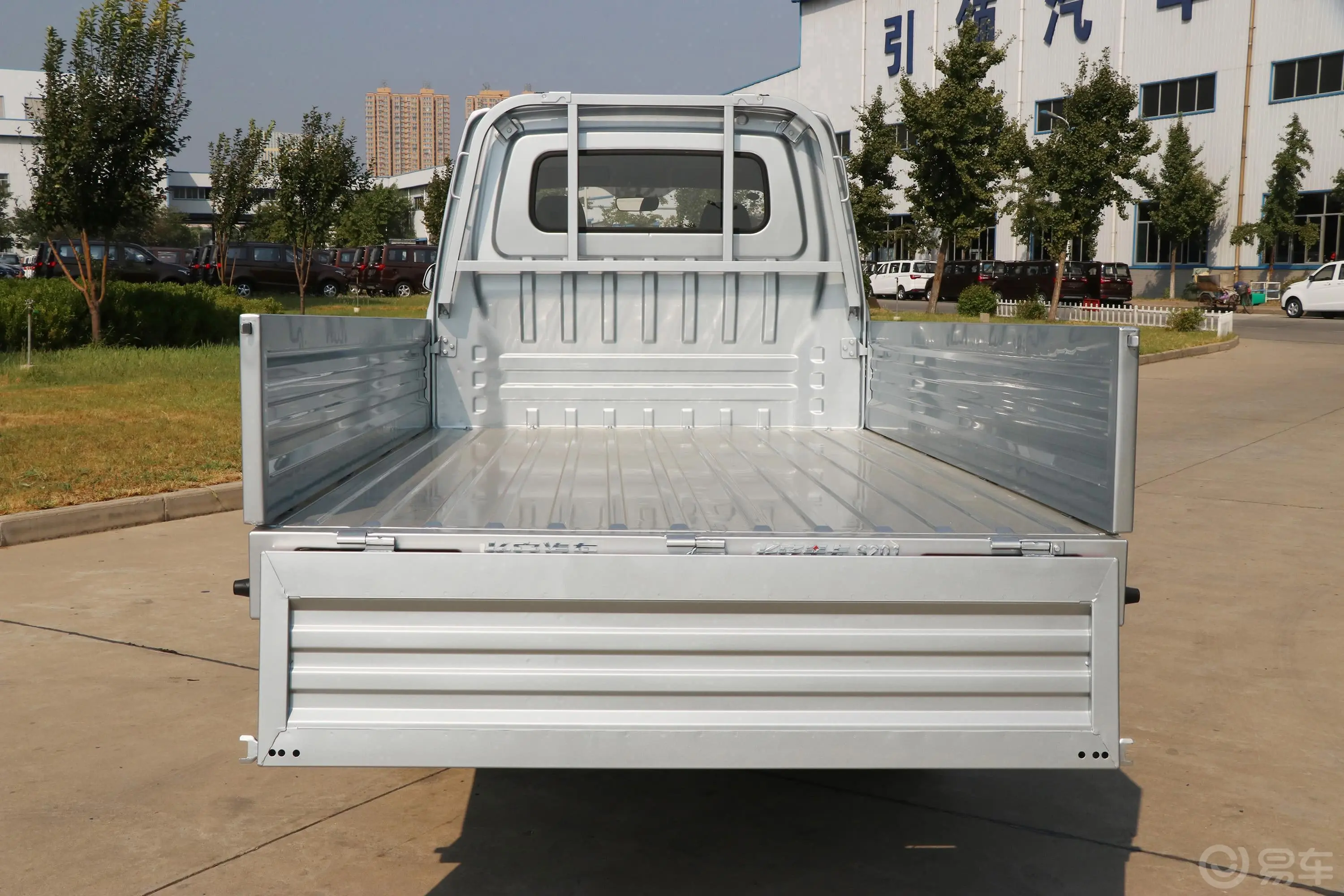 长安星卡L系列1.5L 手动 双排 货车标准型 额载975kg 国V后备厢空间特写