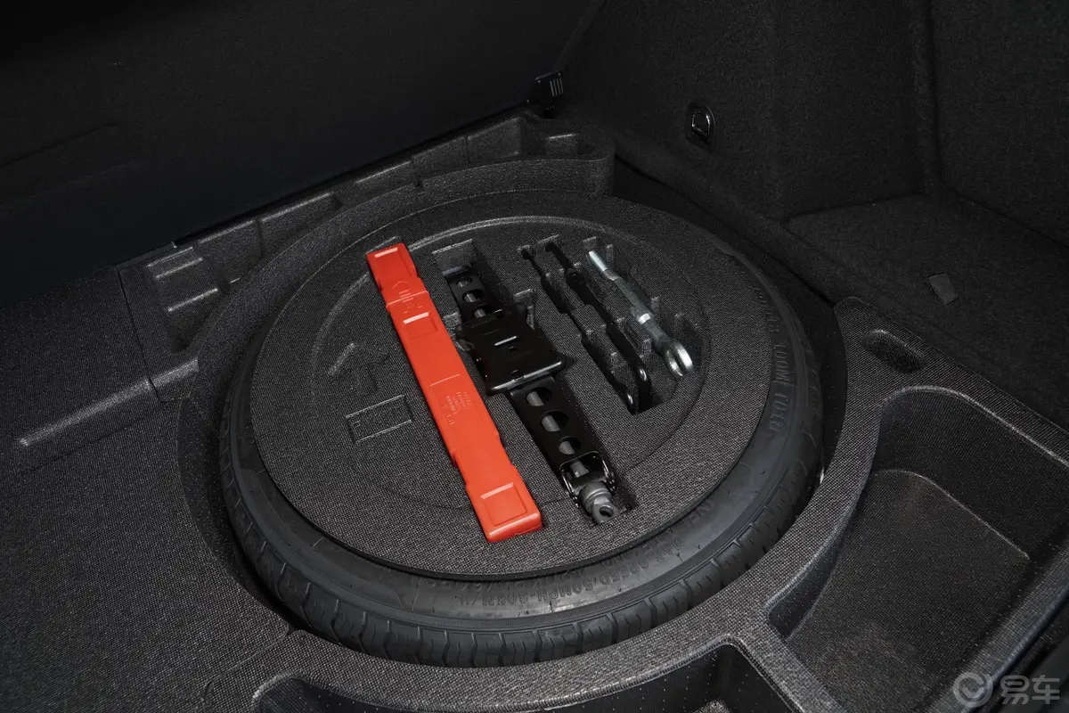 星越300T 双离合 两驱 探星者随车工具