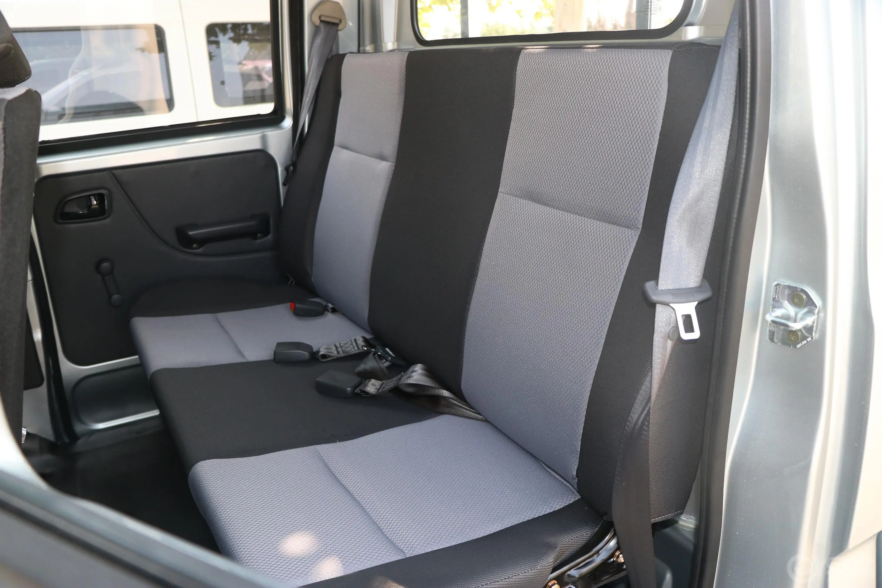 长安星卡L系列1.5L 手动 双排 货车标准型 额载975kg 国V后排座椅