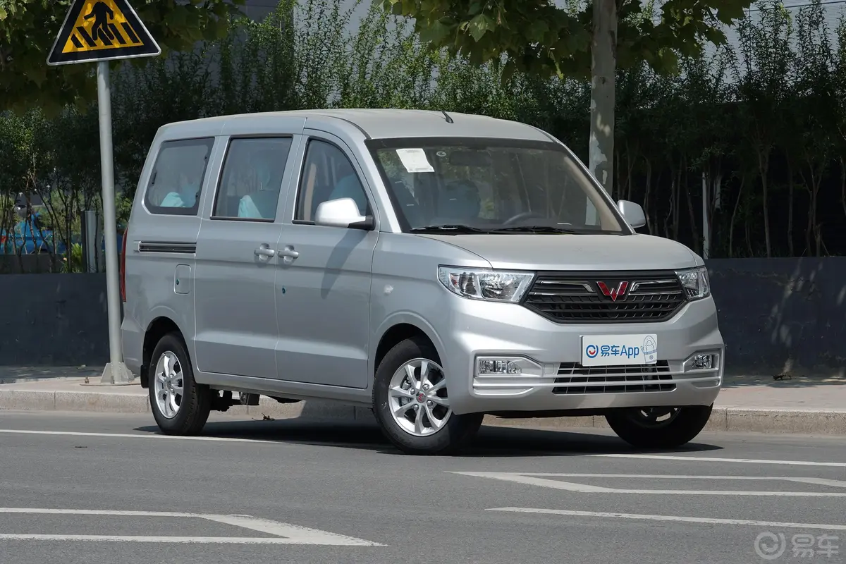 五菱宏光V1.5L 手动 标准型 国V外观