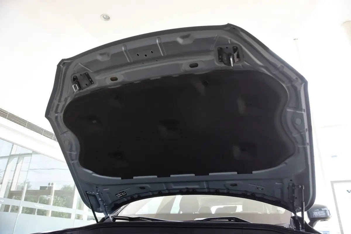 沃尔沃XC90T6 智雅豪华版 7座前舱盖内侧