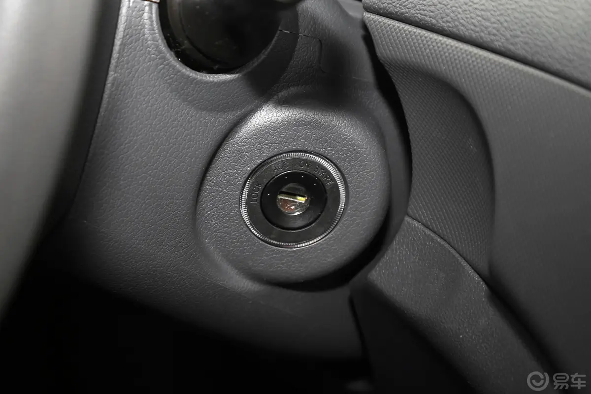 拓陆者E32.4L 手动 两驱 标箱 舒适版 汽油钥匙孔或一键启动按键