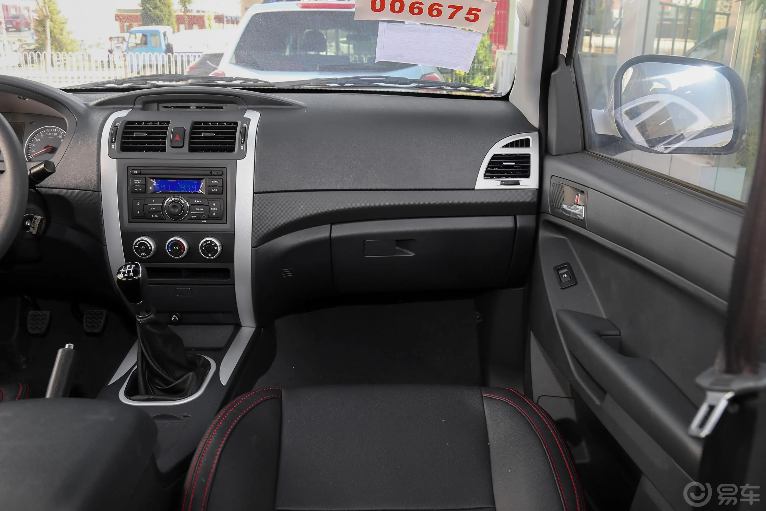 拓陆者E32.4L 手动 两驱 长箱 舒适版 汽油副驾驶位区域
