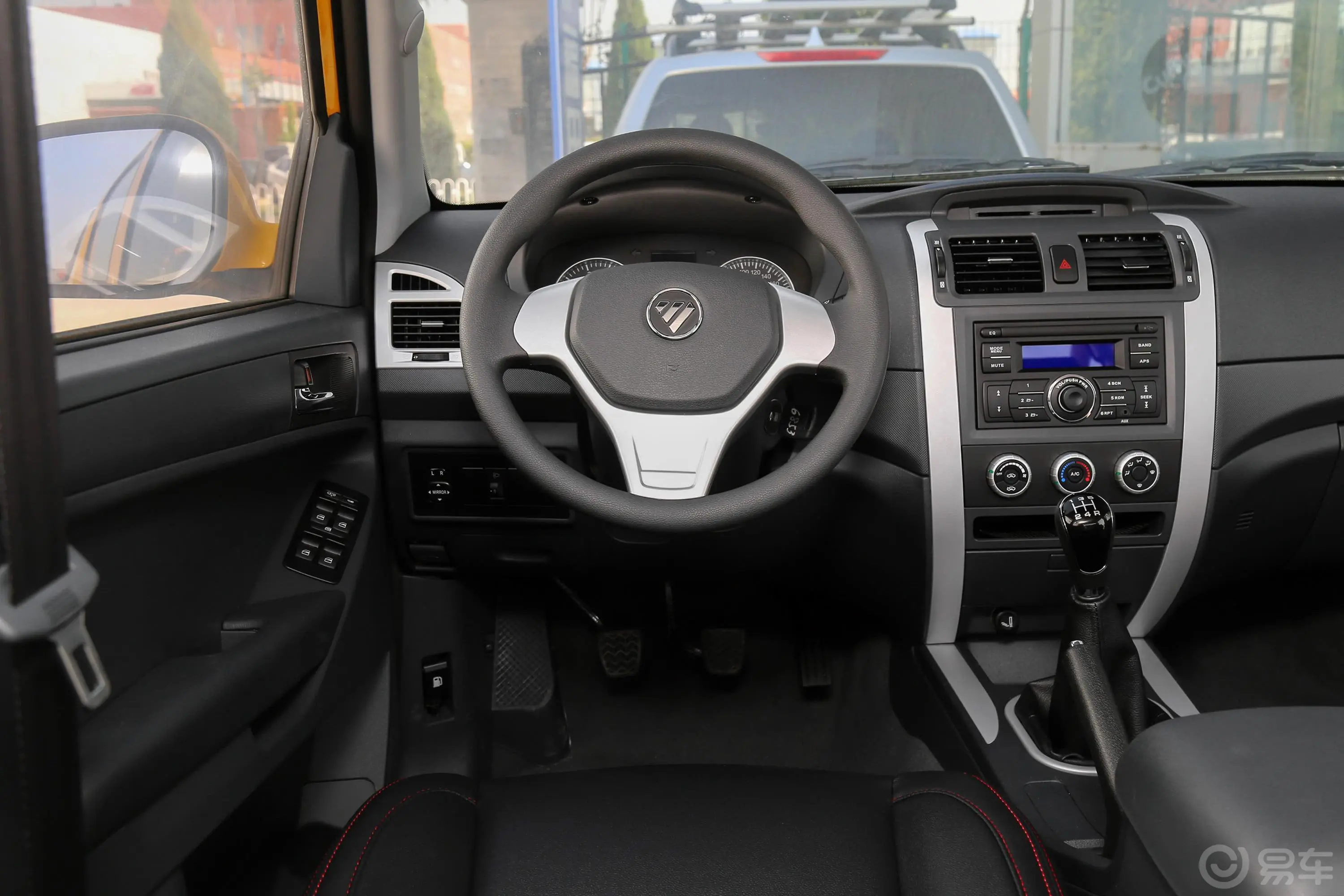 拓陆者E32.4L 手动 两驱 标箱 舒适版 汽油驾驶位区域