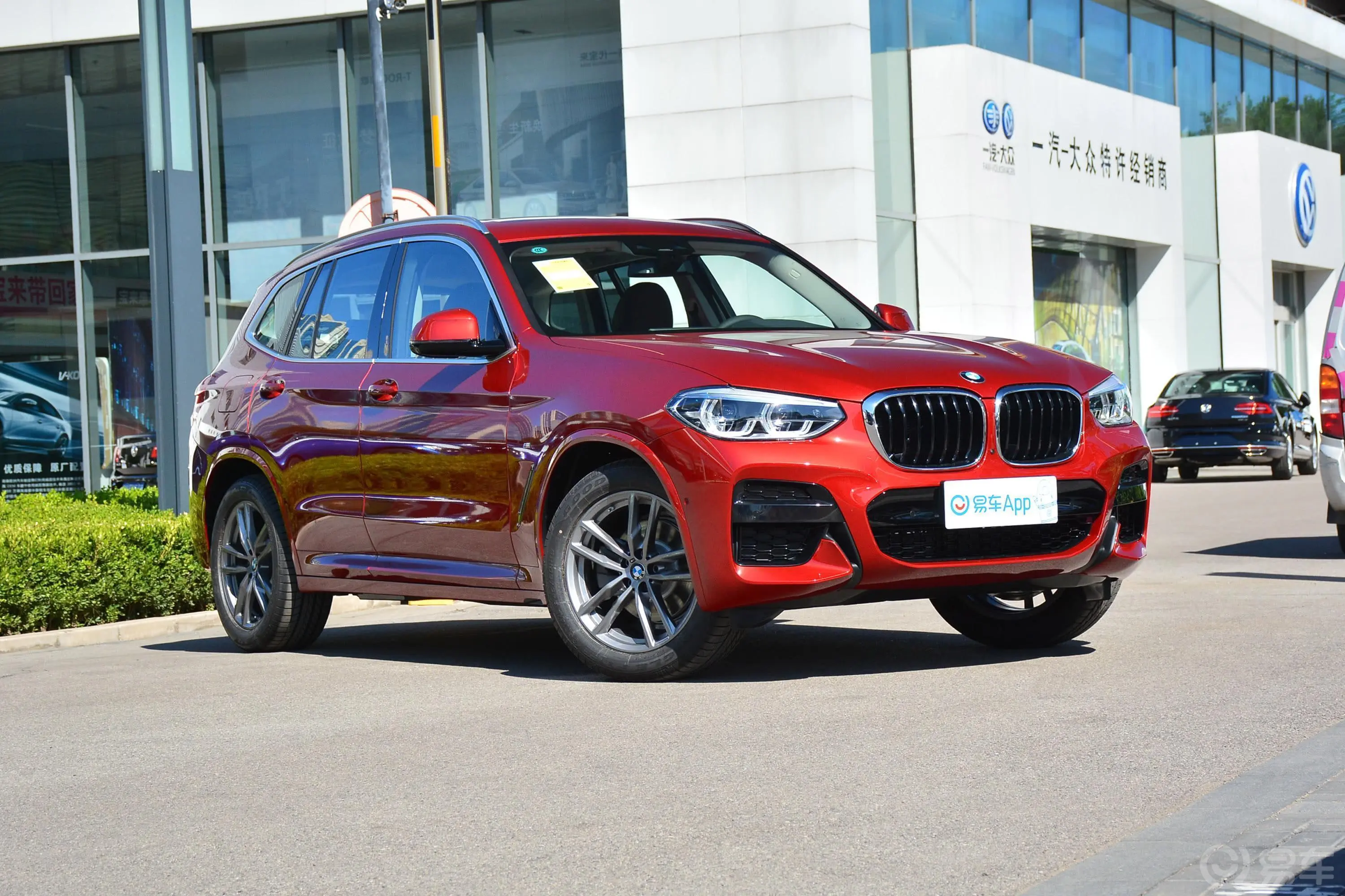 宝马X3xDrive 28i M运动套装侧前45度车头向右水平