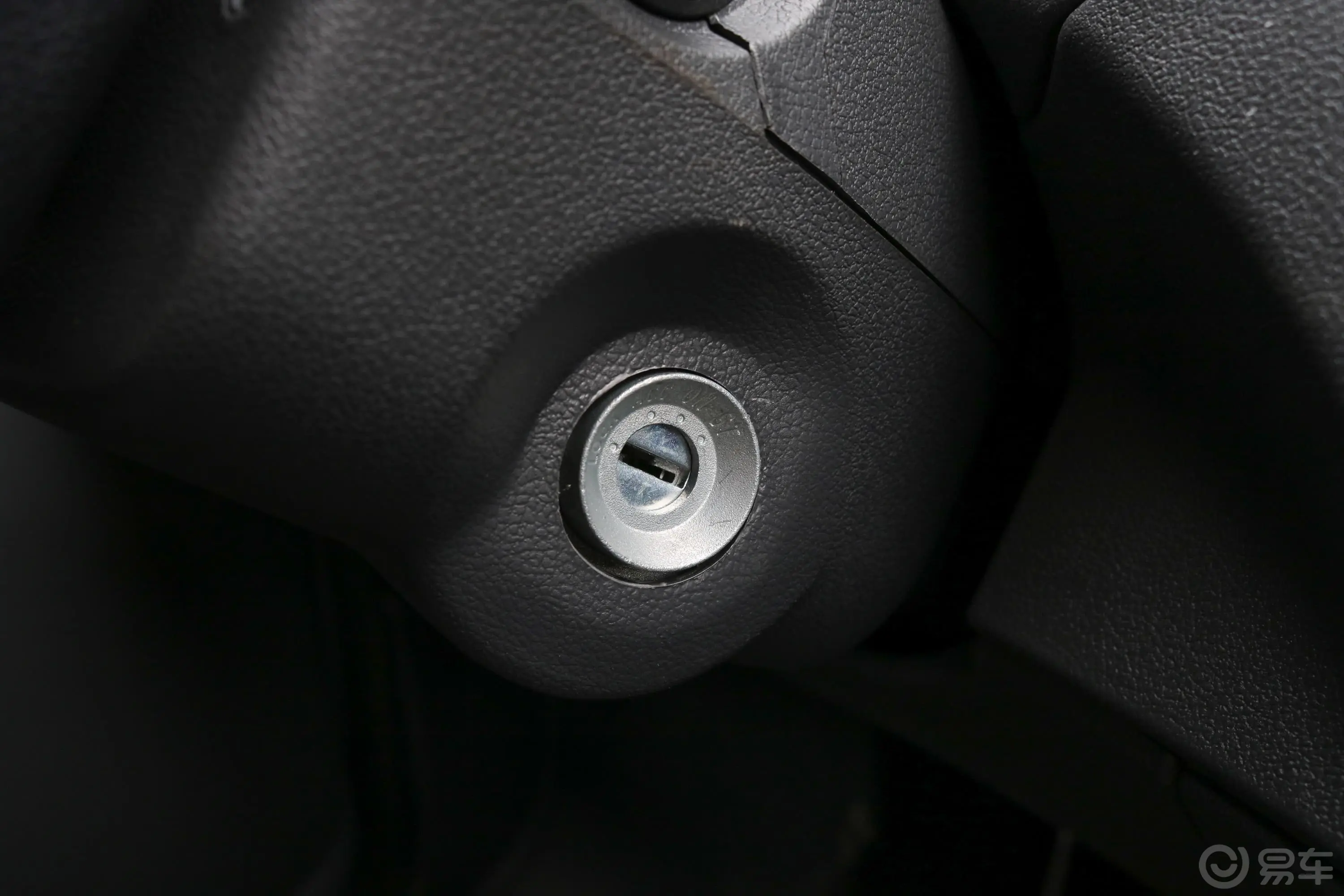 长安星卡1.5L 单排 仓栅车标准版钥匙孔或一键启动按键