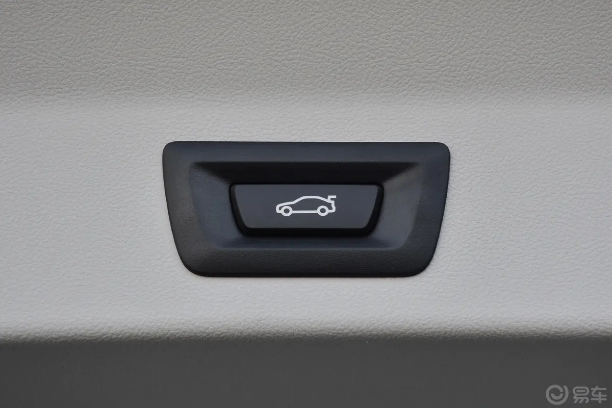宝马X3xDrive 25i M运动套装电动尾门按键（手动扶手）