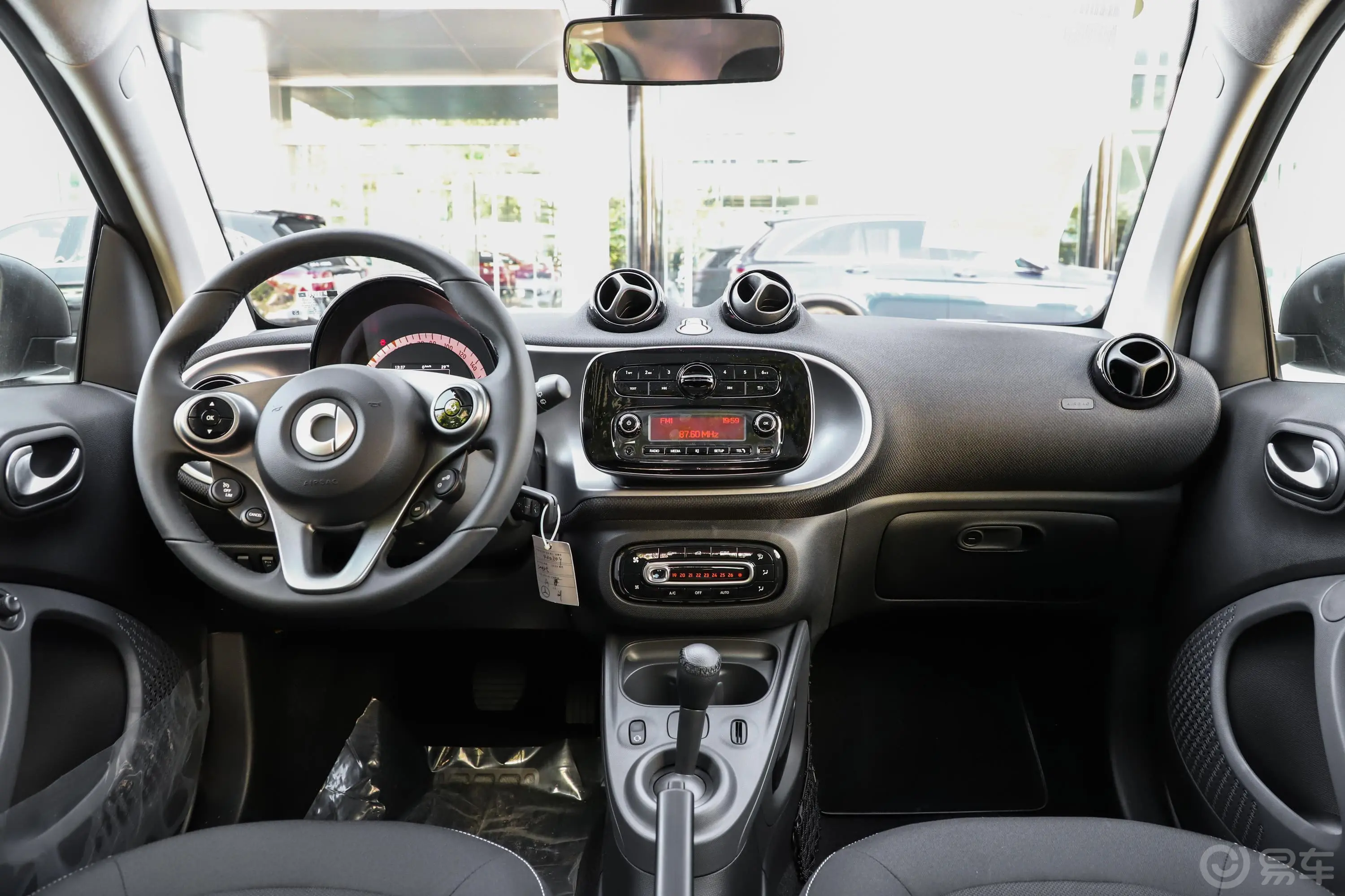 smart fortwo0.9T 66千瓦硬顶风擎版 国VI内饰