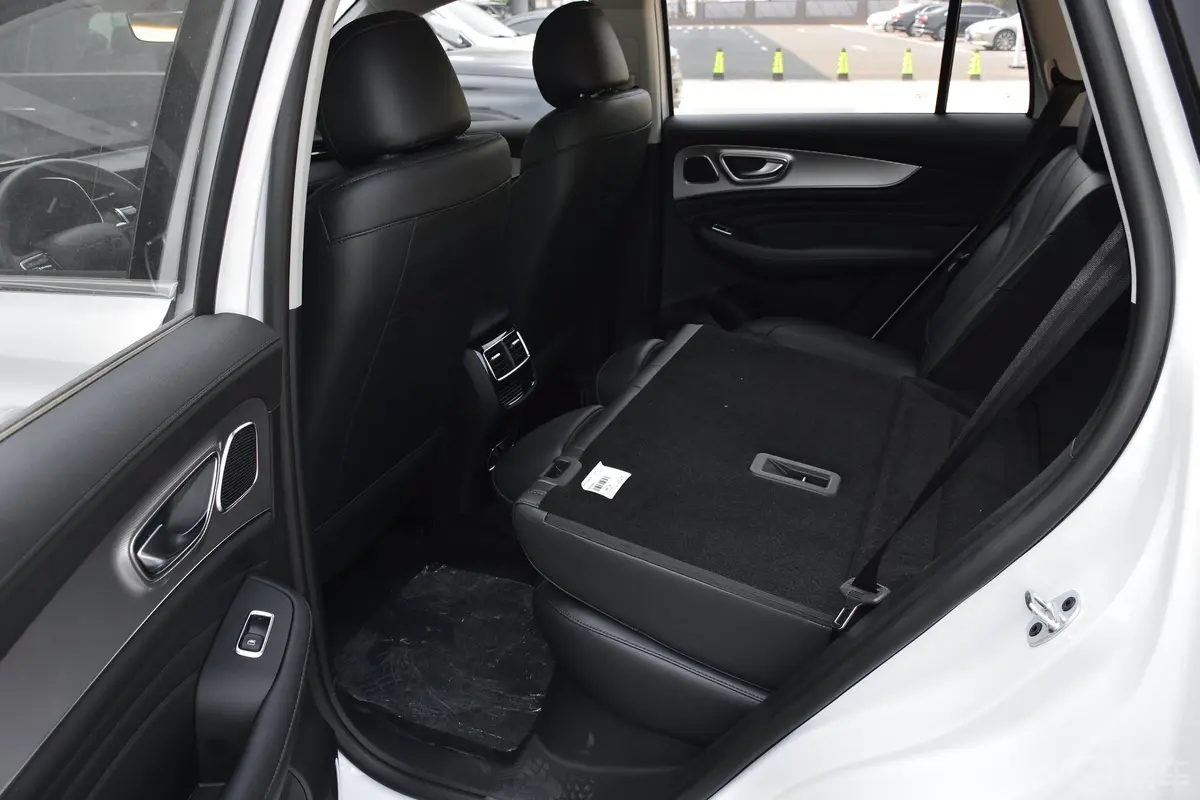 荣威RX5 MAX300TGI 手自一体 两驱 智能座舱豪华版空间