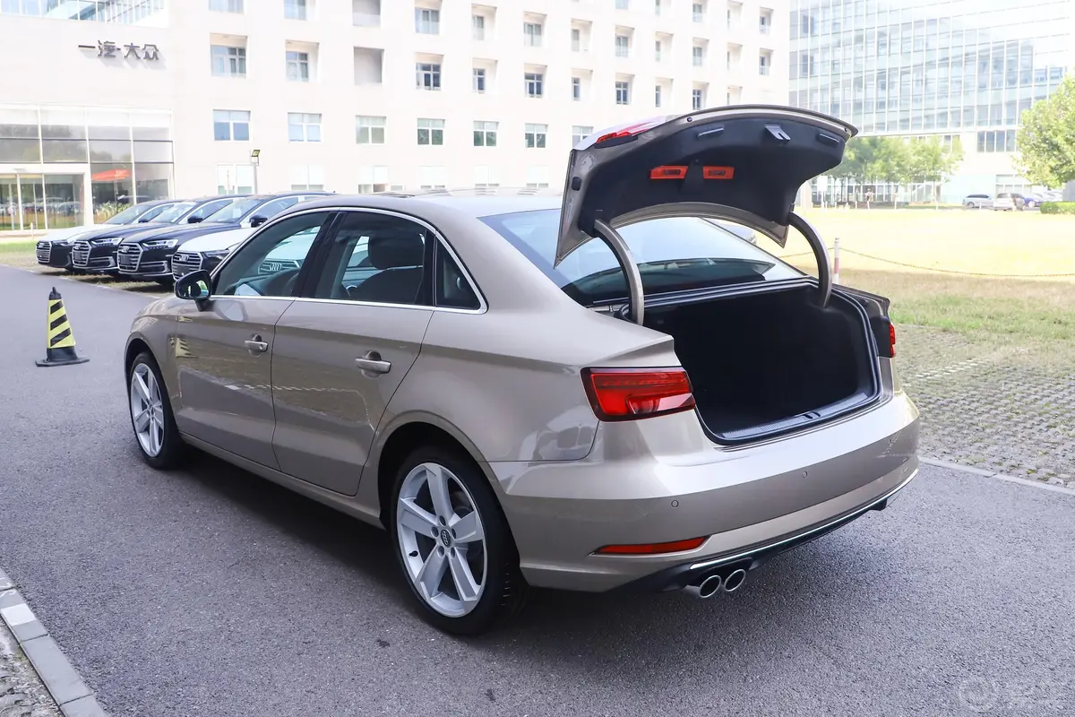 奥迪A3Limousine 35TFSI 风尚版 国VI空间