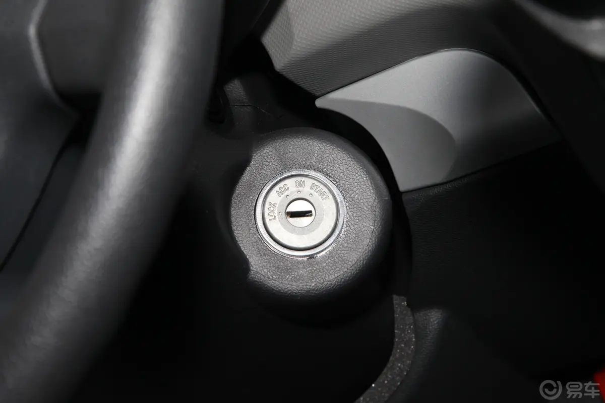 风景G92.4L 手动 商运版 汽油 短轴 14座钥匙孔或一键启动按键
