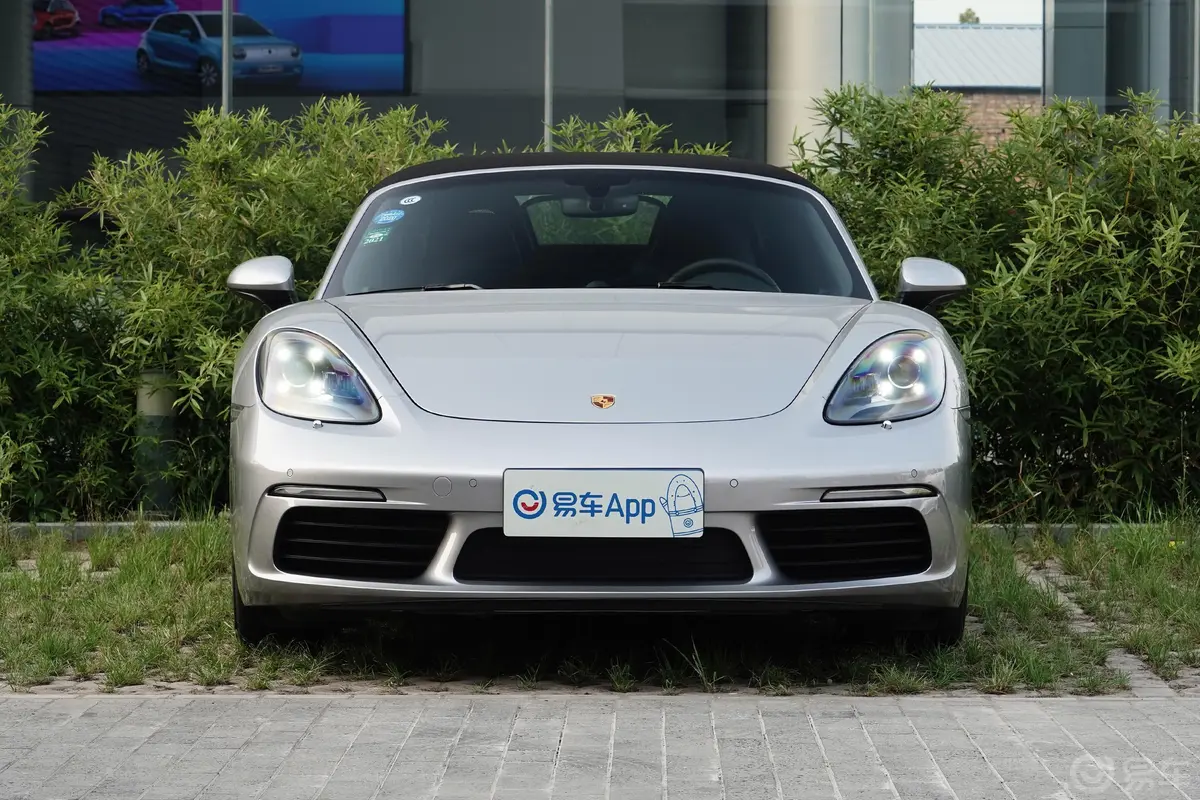 保时捷718Boxster T 2.0T正前水平