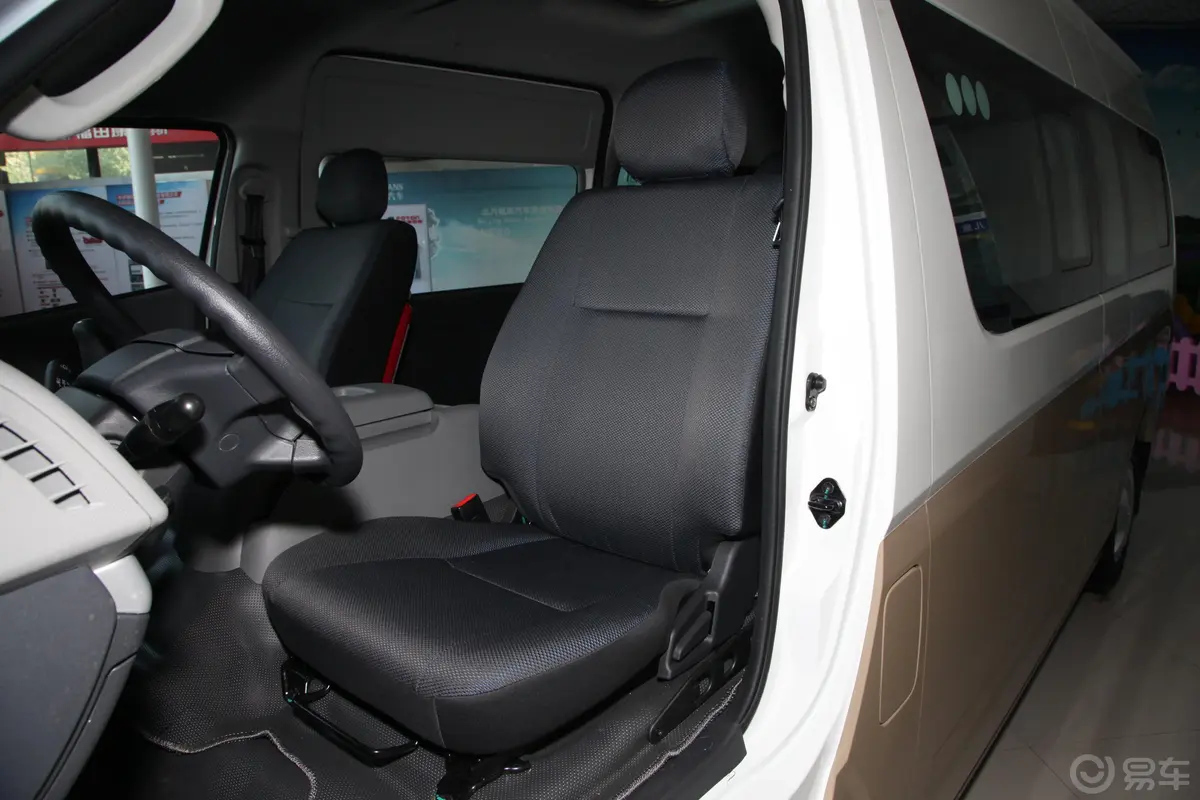 风景G92.4L 手动 商运版 汽油 短轴 14座驾驶员座椅