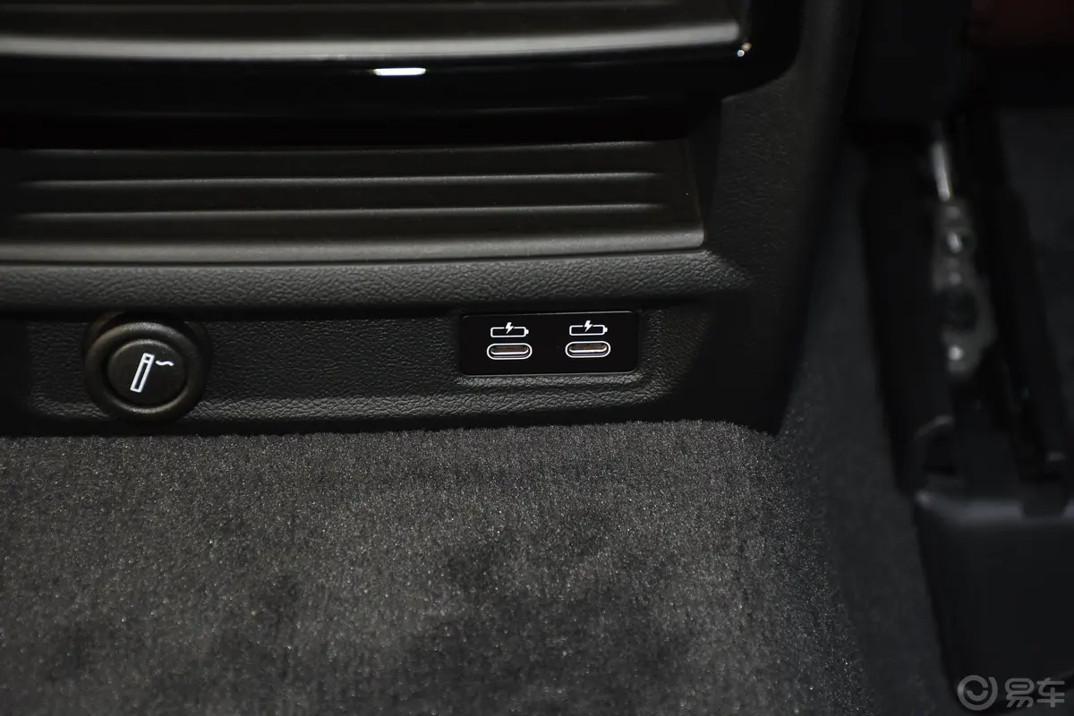 宝马5系530Li xDrive 豪华套装空间