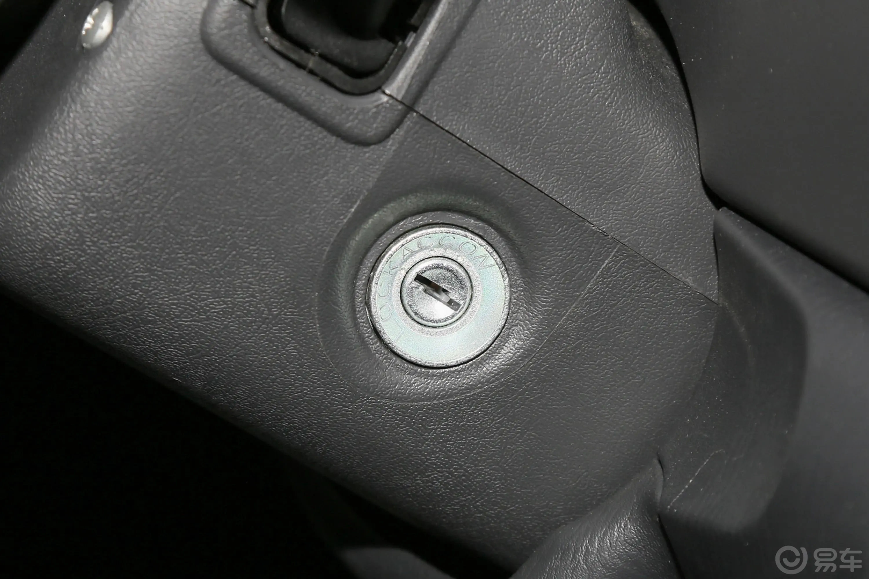 北汽EV28度版 6.6kW车载充电机 2座钥匙孔或一键启动按键