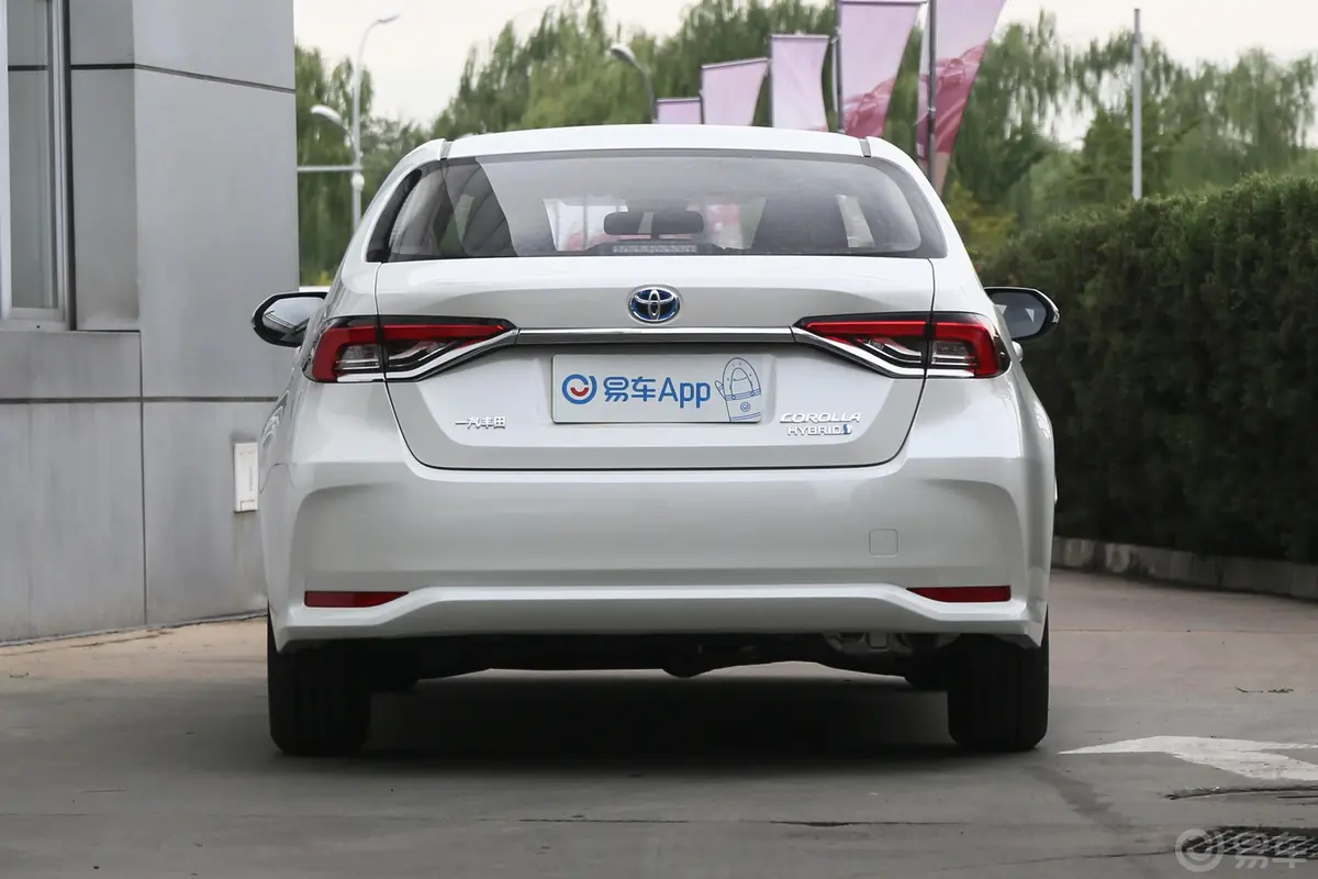 卡罗拉双擎 1.8L E-CVT 先锋版正后水平