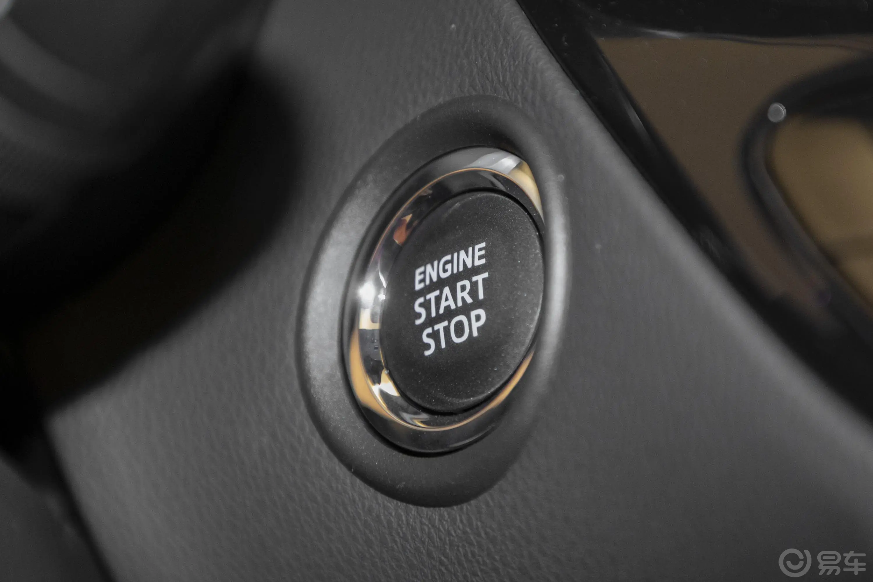 丰田C-HR2.0L CVT 旗舰版钥匙孔或一键启动按键