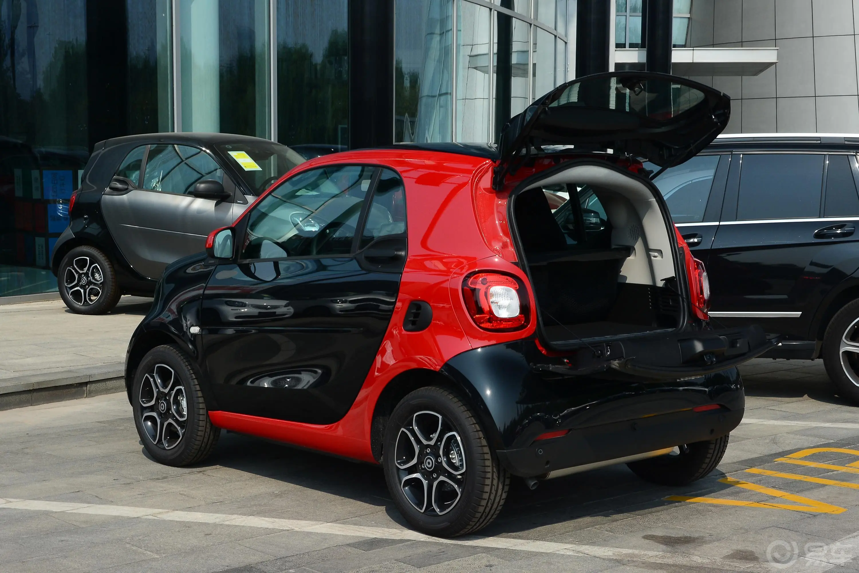 smart fortwo0.9T 66千瓦硬顶动擎版 国VI空间