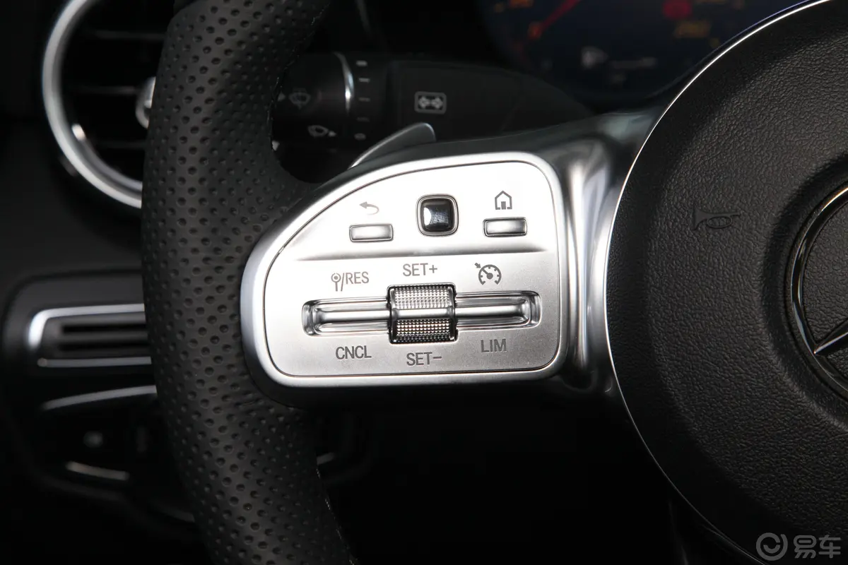 奔驰C级C 200 L 时尚型运动版左侧方向盘功能按键