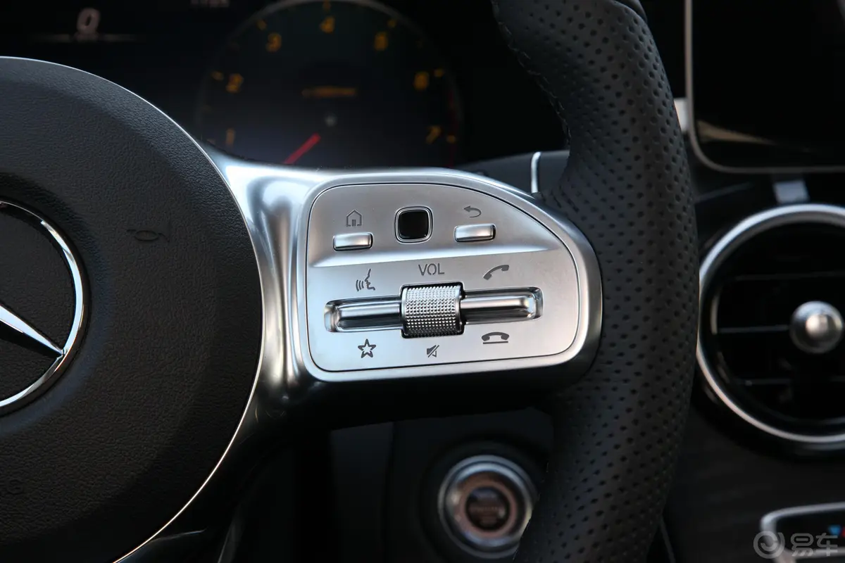 奔驰C级C 200 L 动感型运动版右侧方向盘功能按键