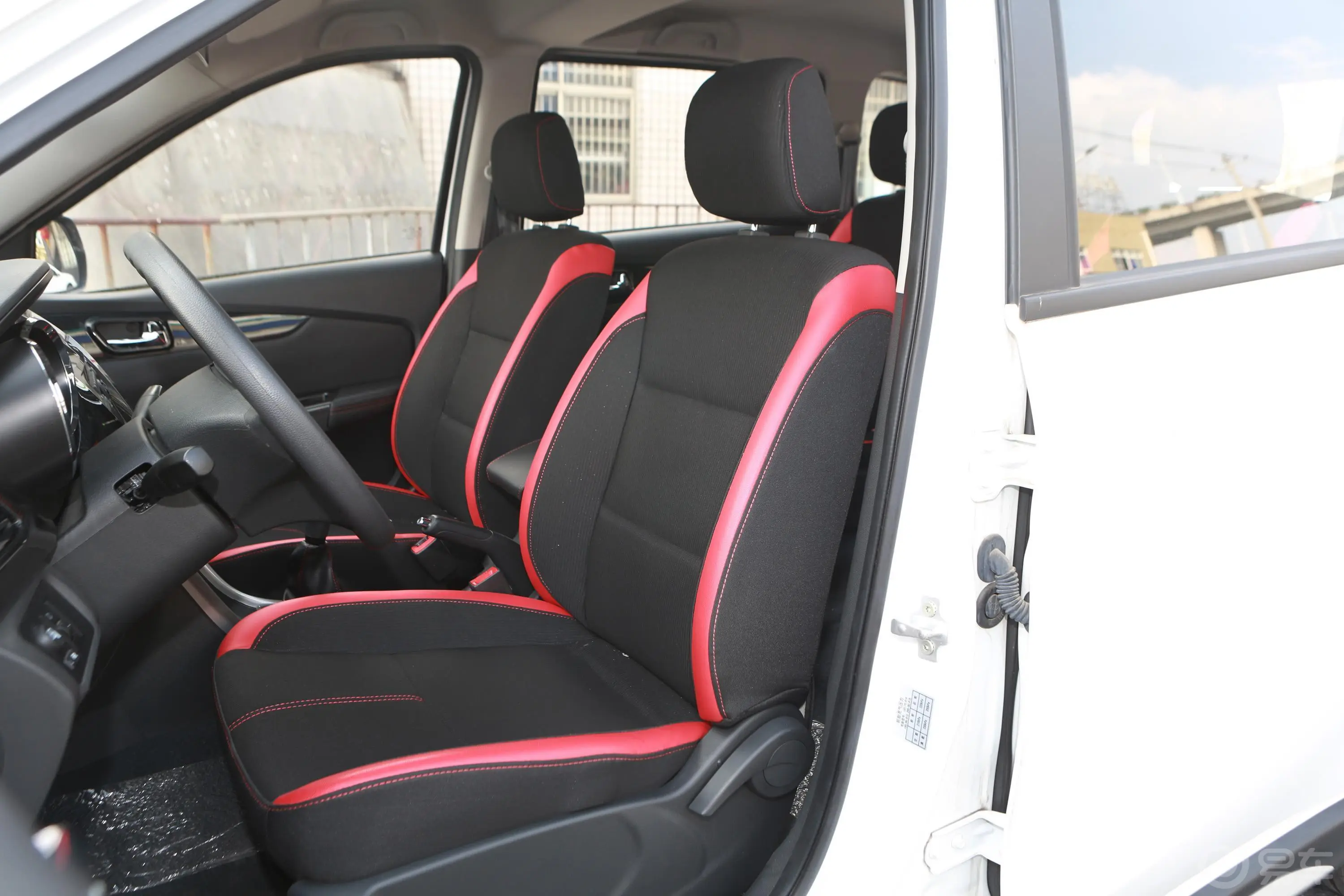伽途ixix7 1.5L 手动 舒适版 7座驾驶员座椅